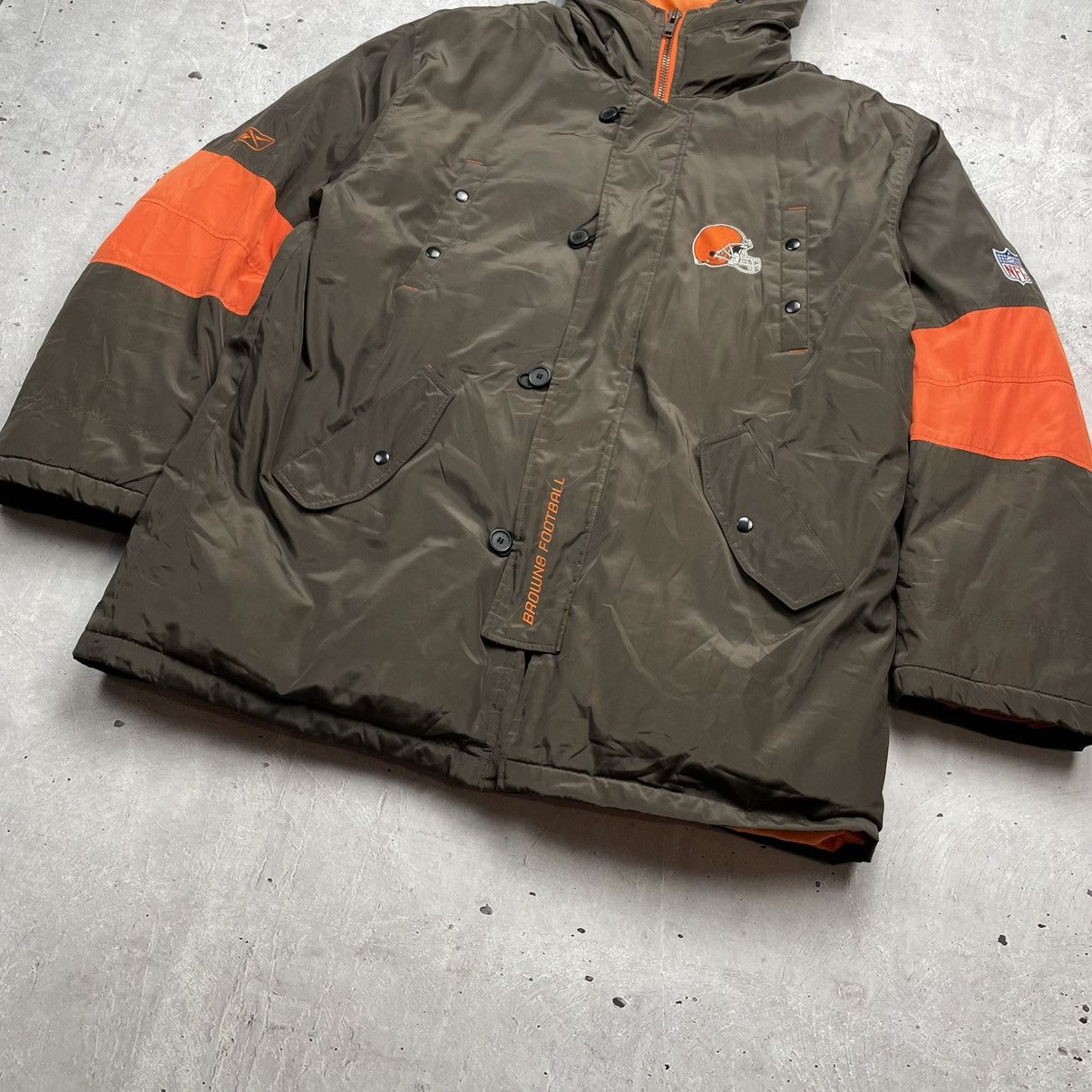 NHL × Vintage Vintage Reebok 90s Cleveland Football Quilted Hooded Jacket Size US XL / EU 56 / 4 - 2 Thumbnail