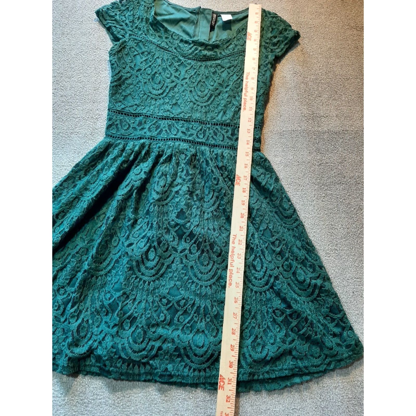Vintage Divided Green Knee Length Short Sleeve Laced Dress Size 4 User: Divided Green Knee Length Short Sleeve Laced Dress Size 4 Size 27" / US 4 / IT 40 - 3 Thumbnail