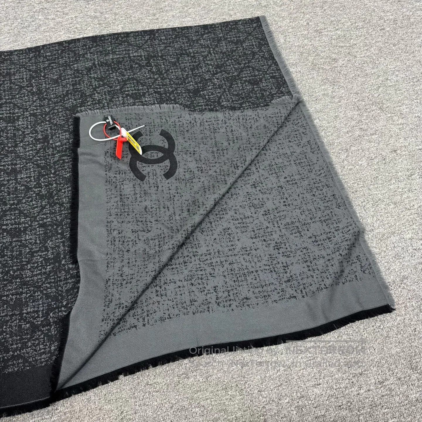 Chanel Chanel Dark gray checkered double-C wool scarf and shawl| Size ONE SIZE - 3 Thumbnail