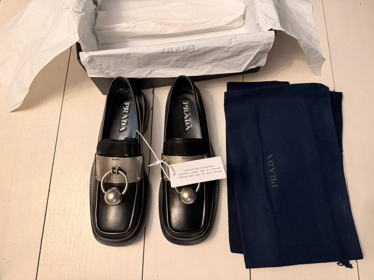 Prada NWT PRADA Men Brushed Leather Loafers with Metal Ring Size 9 Size US 9 / EU 42 - 11 Thumbnail