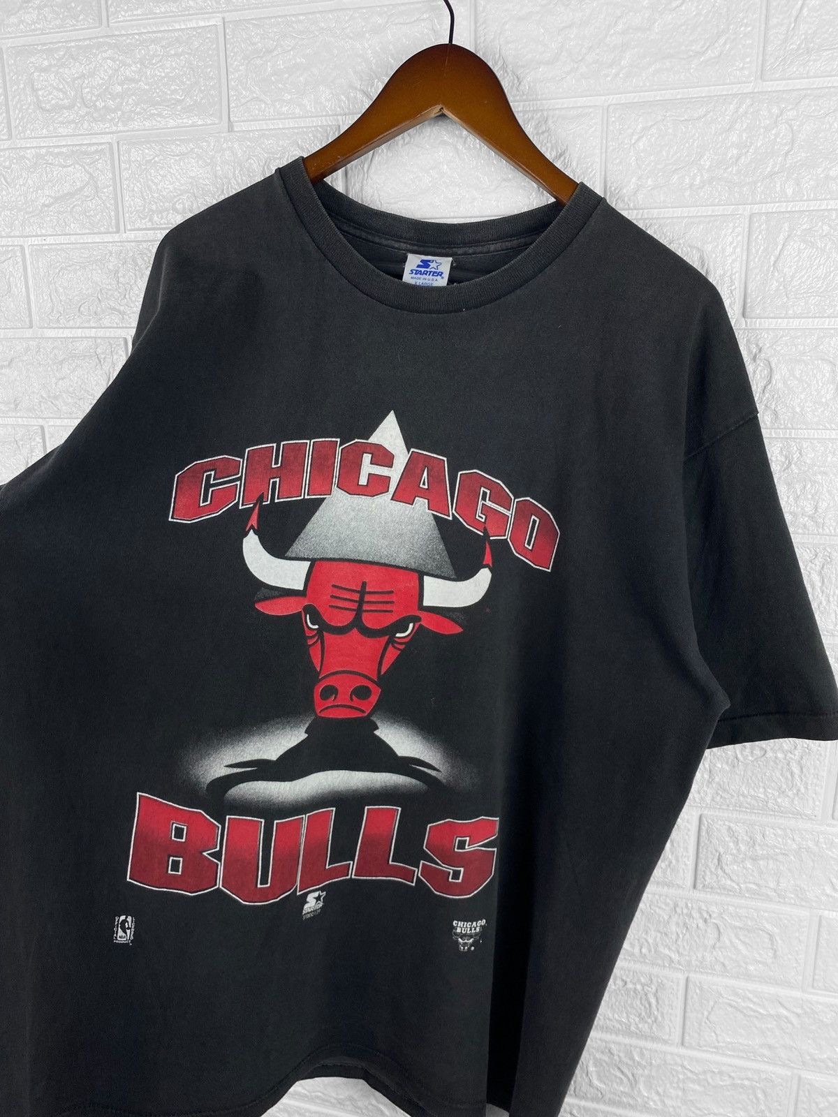 NBA Vintage Starter Chicago Bulls NBA 90s t-shirt Size US XL / EU 56 / 4 - 2 Thumbnail