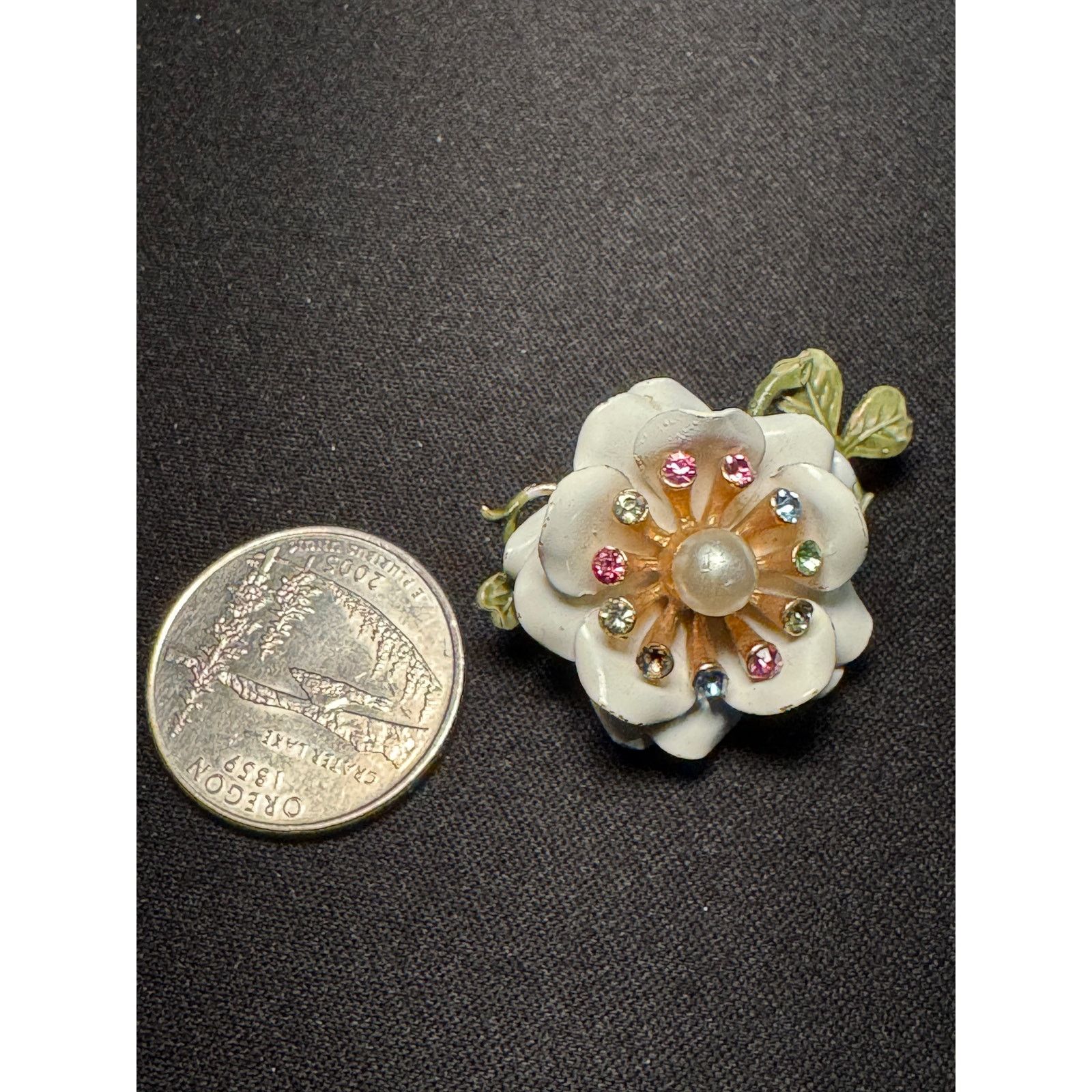 Other Vintage Lisner White Flower Rhinestone Brooch Size ONE SIZE - 3 Thumbnail