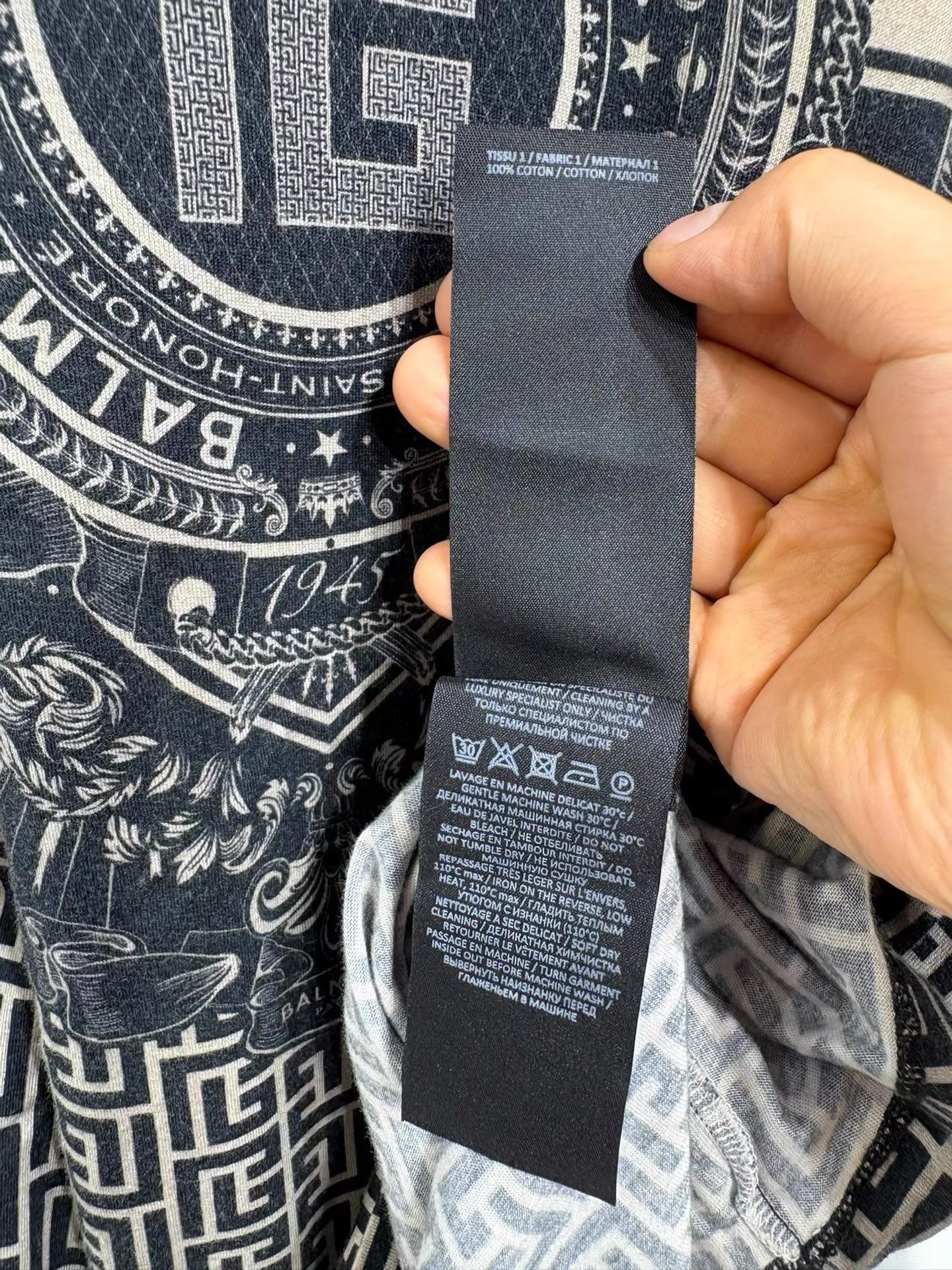 Balmain BALMAIN Men's Short Sleeve K29 Size US M / EU 48-50 / 2 - 7 Thumbnail