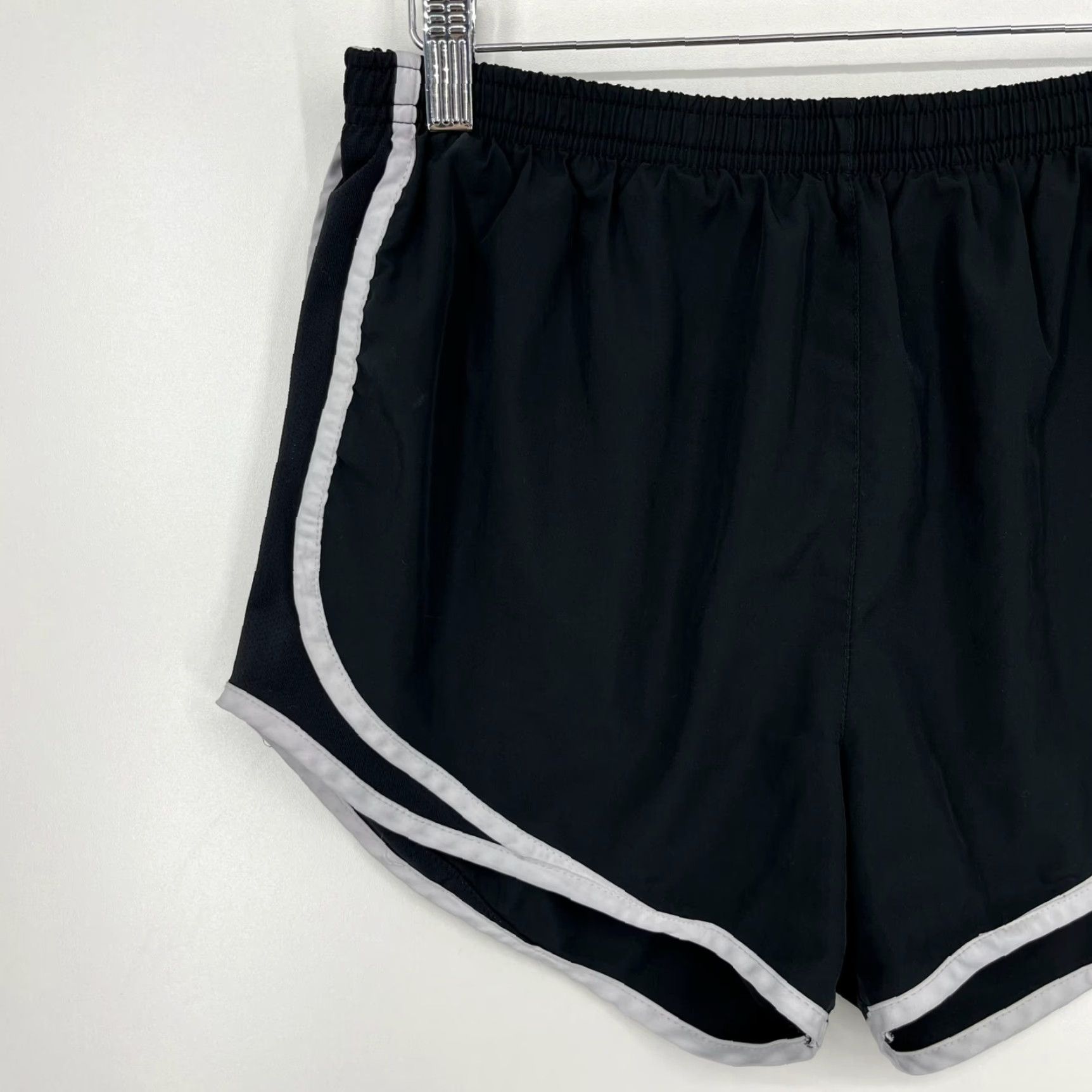 Nike Nike Active Shorts Women's M Black Lined Fit Dry Swoosh Logo Size 32" / US 10 / IT 46 - 2 Thumbnail