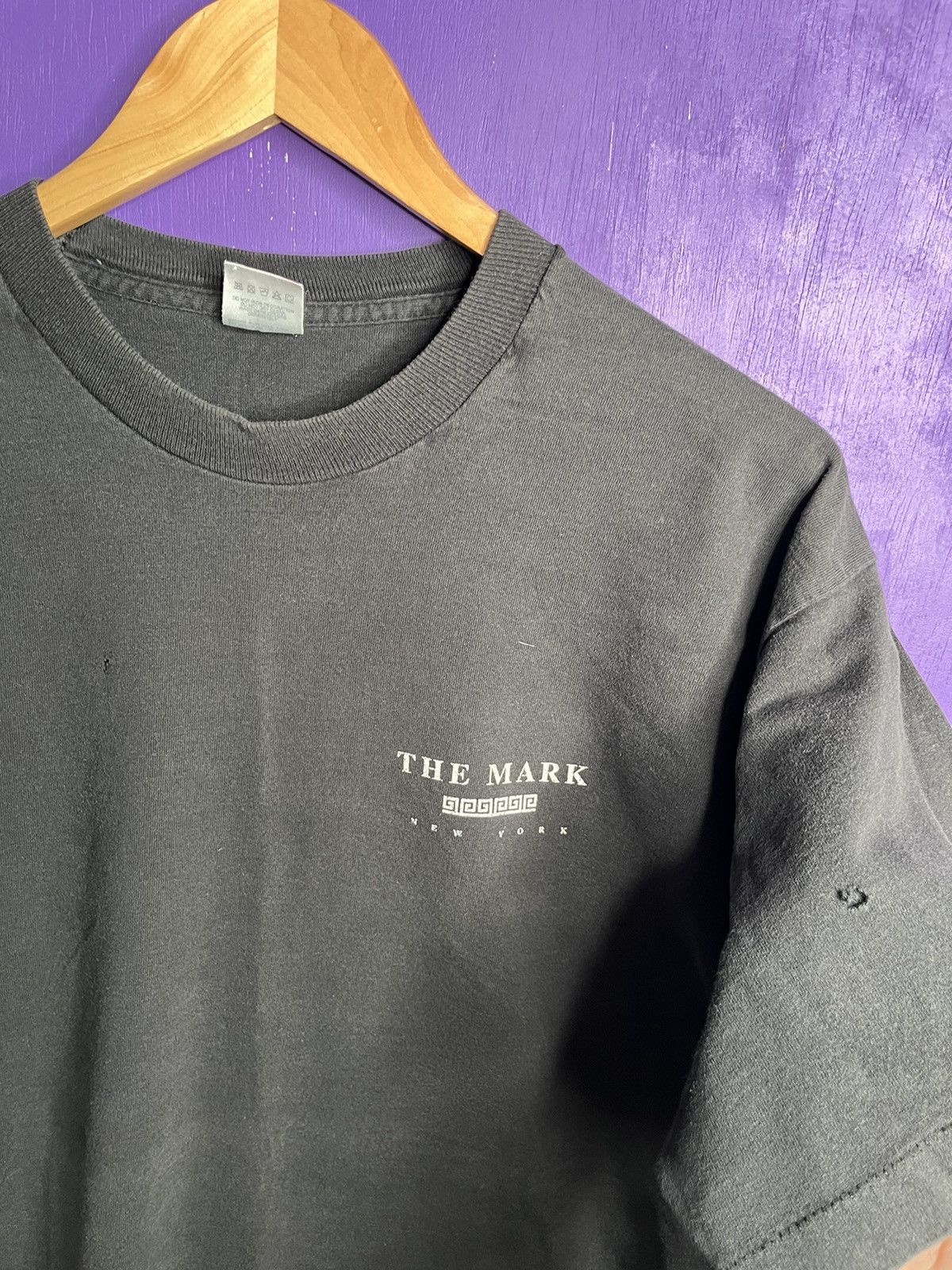 Vintage Vintage 90s The Mark Hotel New York t-shirt Size US XL / EU 56 / 4 - 3 Thumbnail