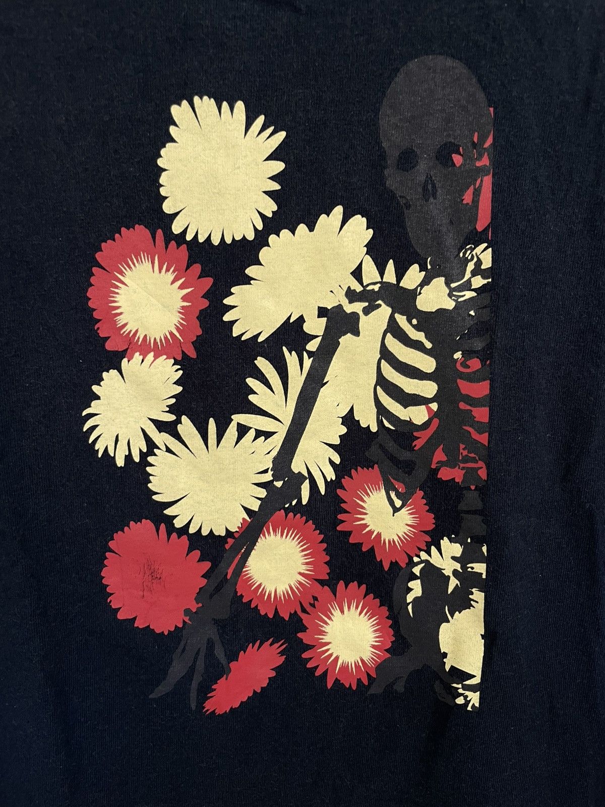 Vintage Vintage Y2K All weapons is dust and ashes t shirt Size US M / EU 48-50 / 2 - 4 Thumbnail