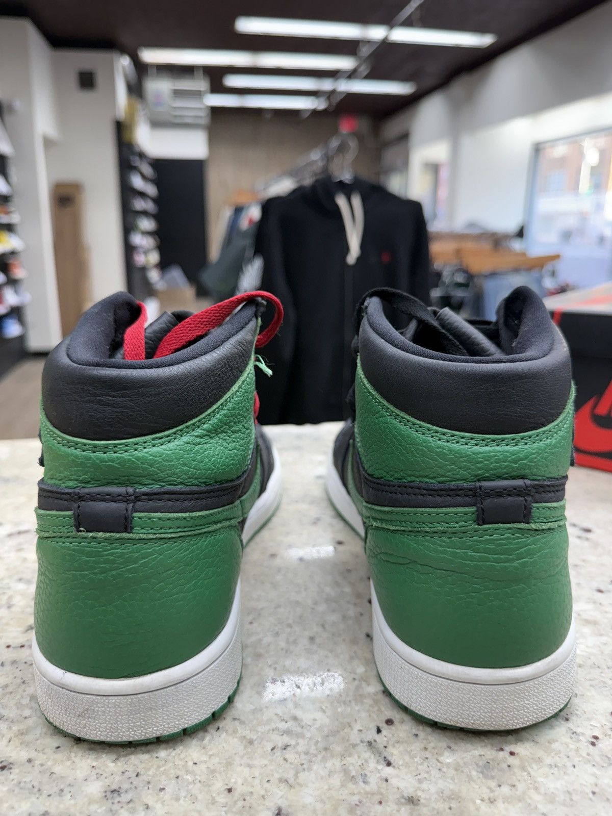 Jordan Brand Air Jordan Pine Green 1s Size US 8.5 / EU 41-42 - 4 Thumbnail