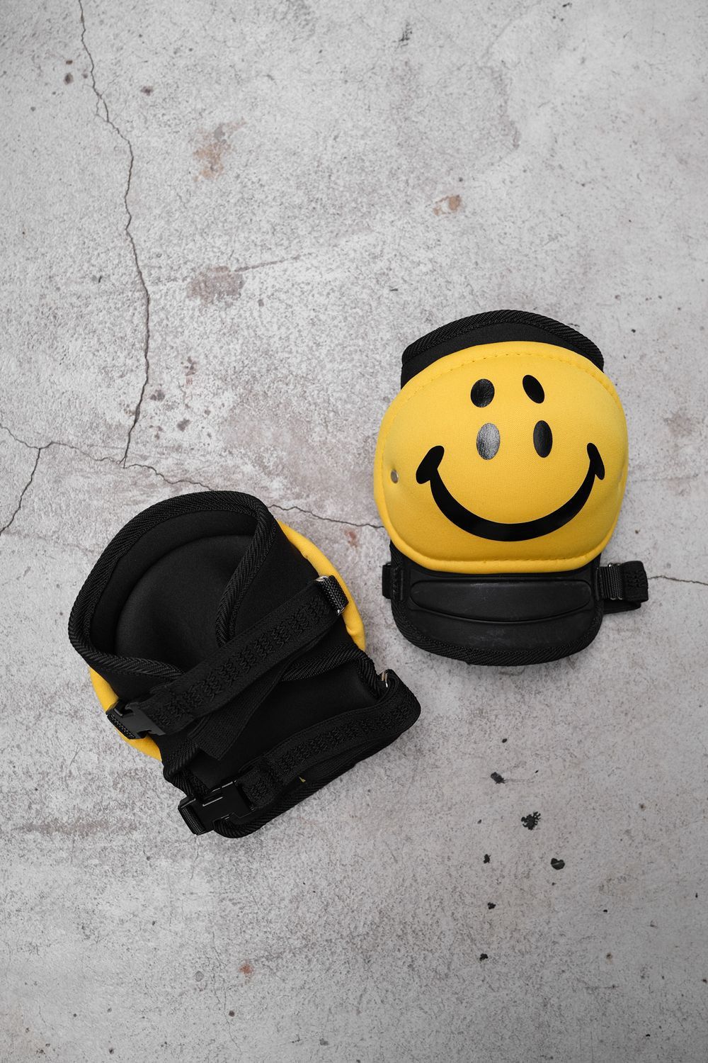 Kapital Kapital Rain Smiley Knee Pads Size ONE SIZE - 2 Thumbnail