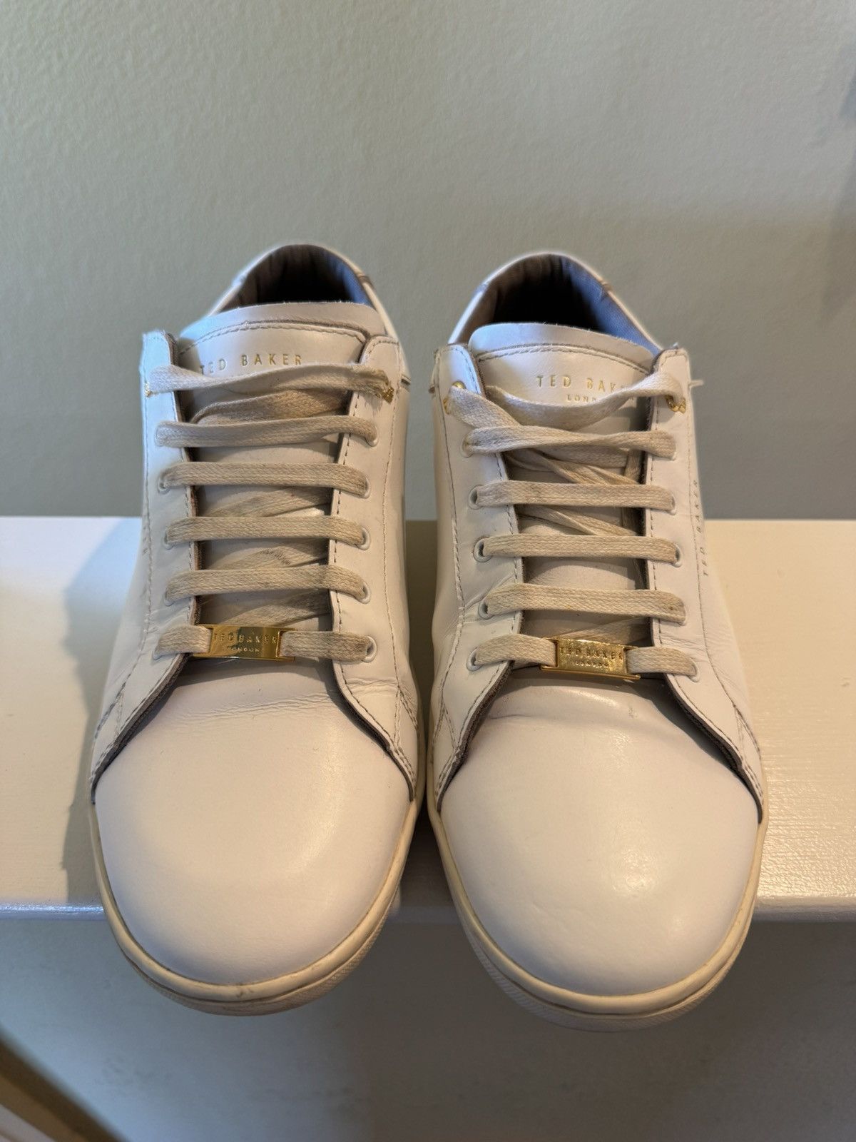 Ted Baker Ted Baker Sneaker White with Gold accents Size US 11 / EU 44 - 2 Thumbnail