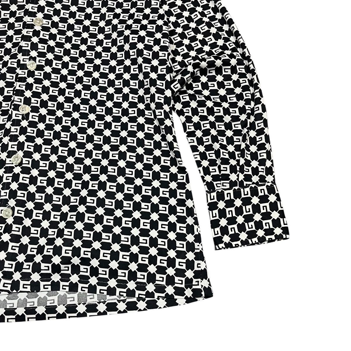 Givenchy 90s Givenchy For Chesa Shirt Monochrome Geometric Logo Size US L / EU 52-54 / 3 - 3 Thumbnail
