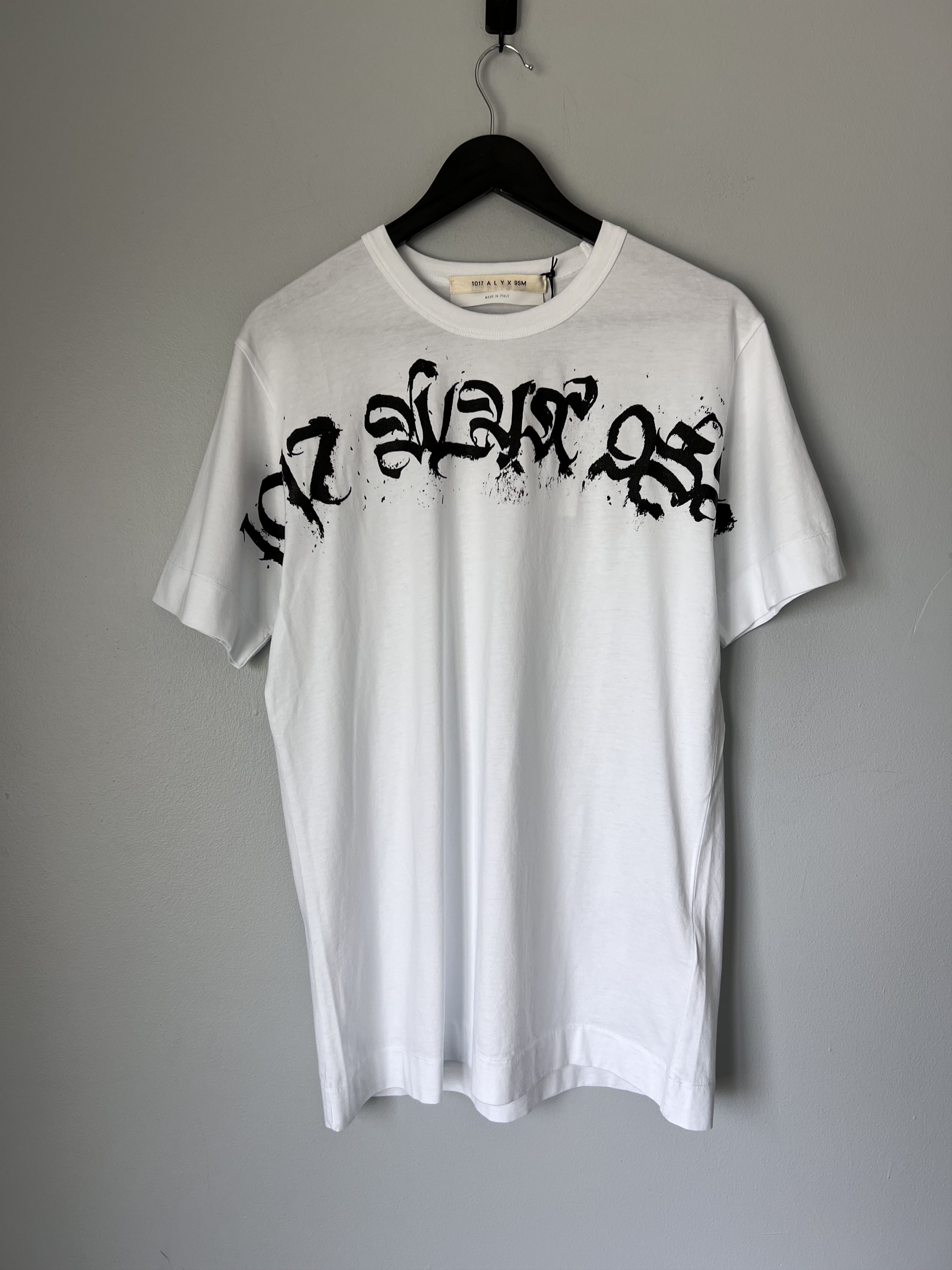 1017 ALYX 9SM 1017 Alyx 9SM Collection Logo Graphic Tee in White Size US S / EU 44-46 / 1 - 1 Thumbnail