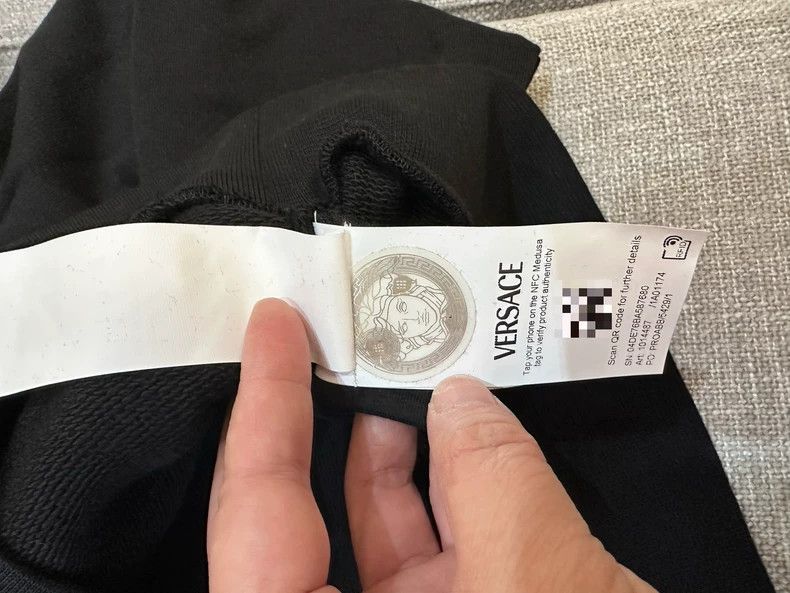 Versace Versace Black loose cropped hooded sweatshirt Size M / US 6-8 / IT 42-44 - 4 Thumbnail