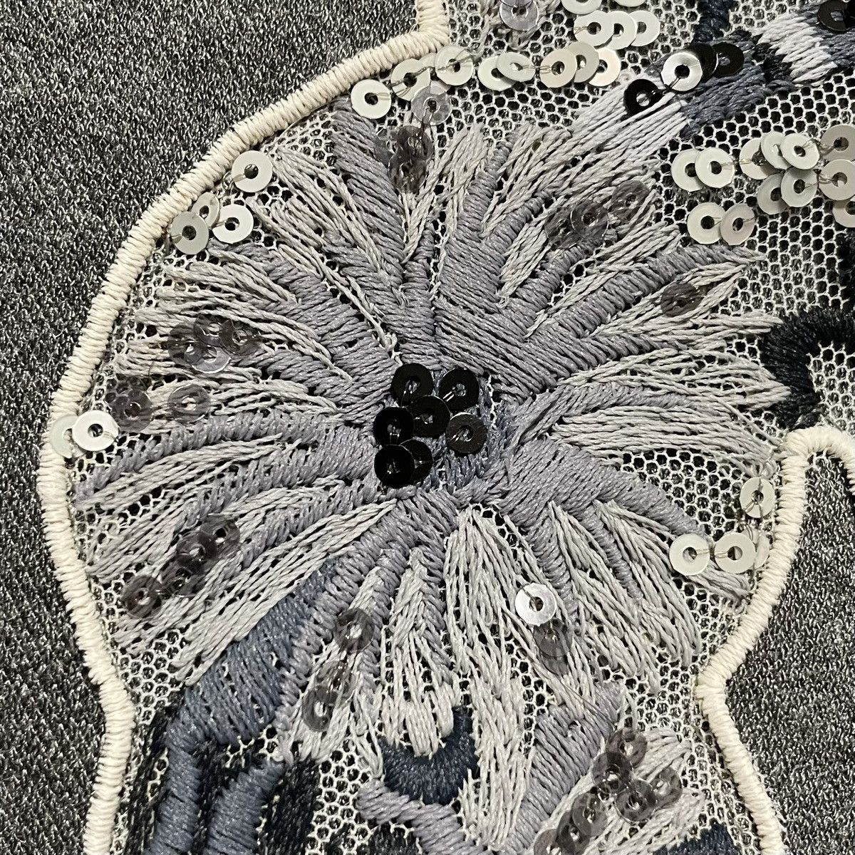 Louis Vuitton Louis Vuitton Sequin Flower Embroidery Short Sleeve Dress M Size M / US 6-8 / IT 42-44 - 11 Thumbnail