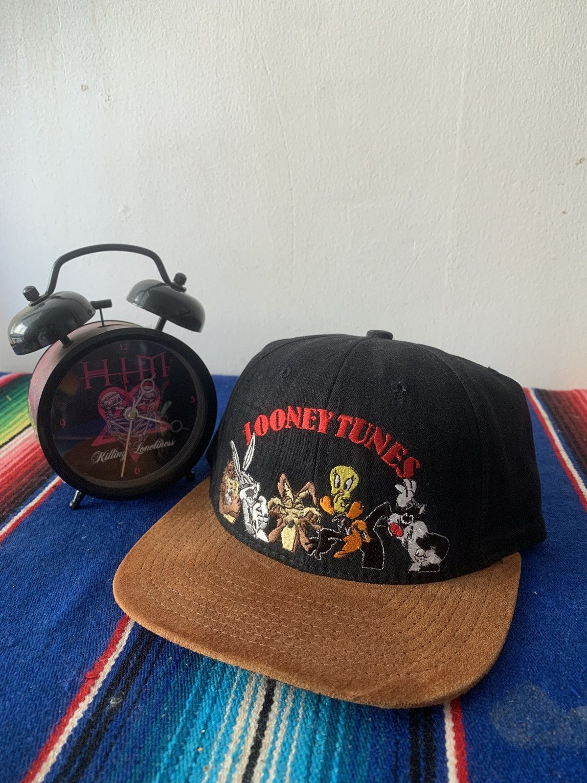 Kith × Warner Bros VINTAGE 90s LOONEY TUNES SUEDE SNAPBACK HAT Size ONE SIZE - 1 Thumbnail