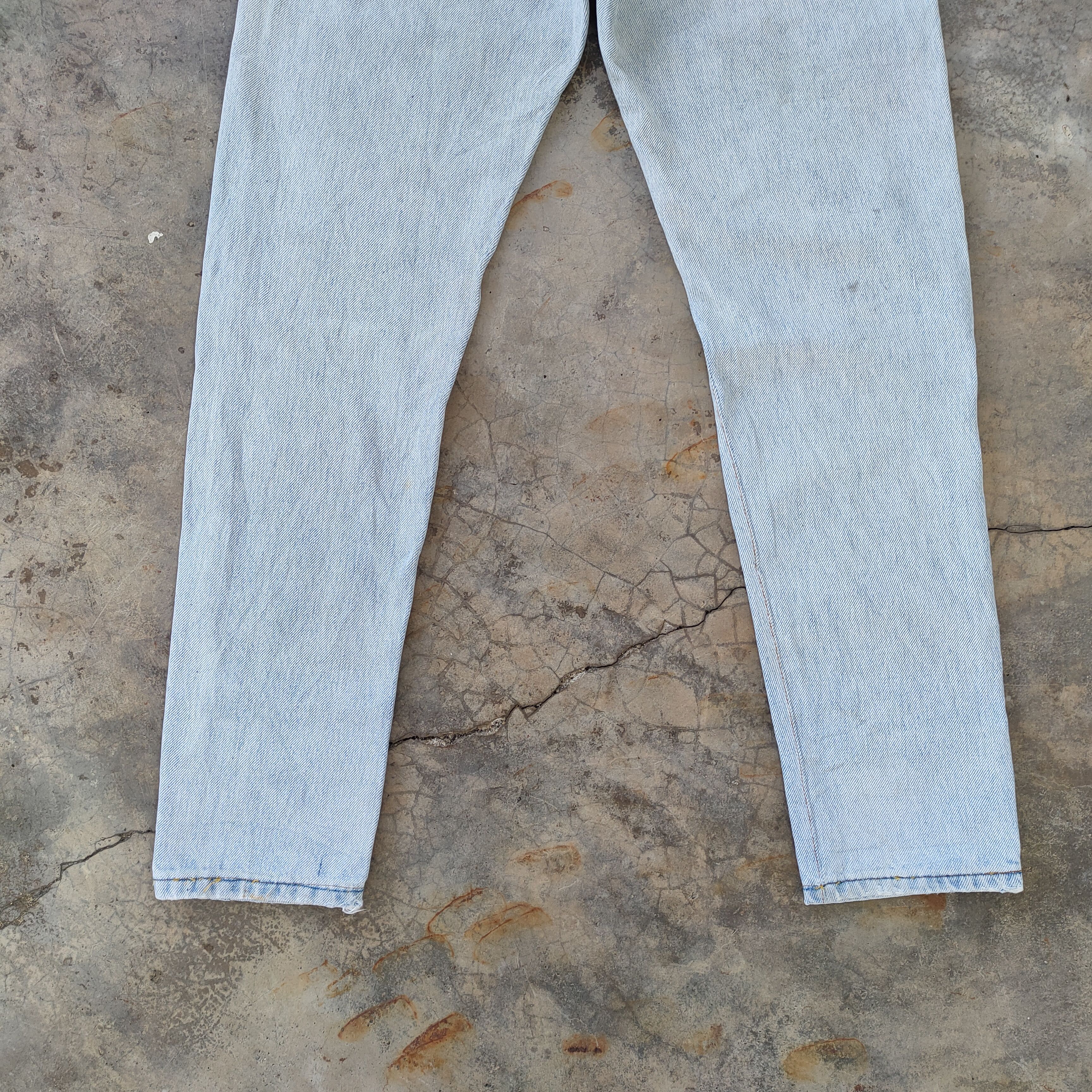 Levi's Vintage Clothing Vintage Levi's 550 Relaxed Fit light blue distressed Denim Size US 32 / EU 48 - 12 Thumbnail