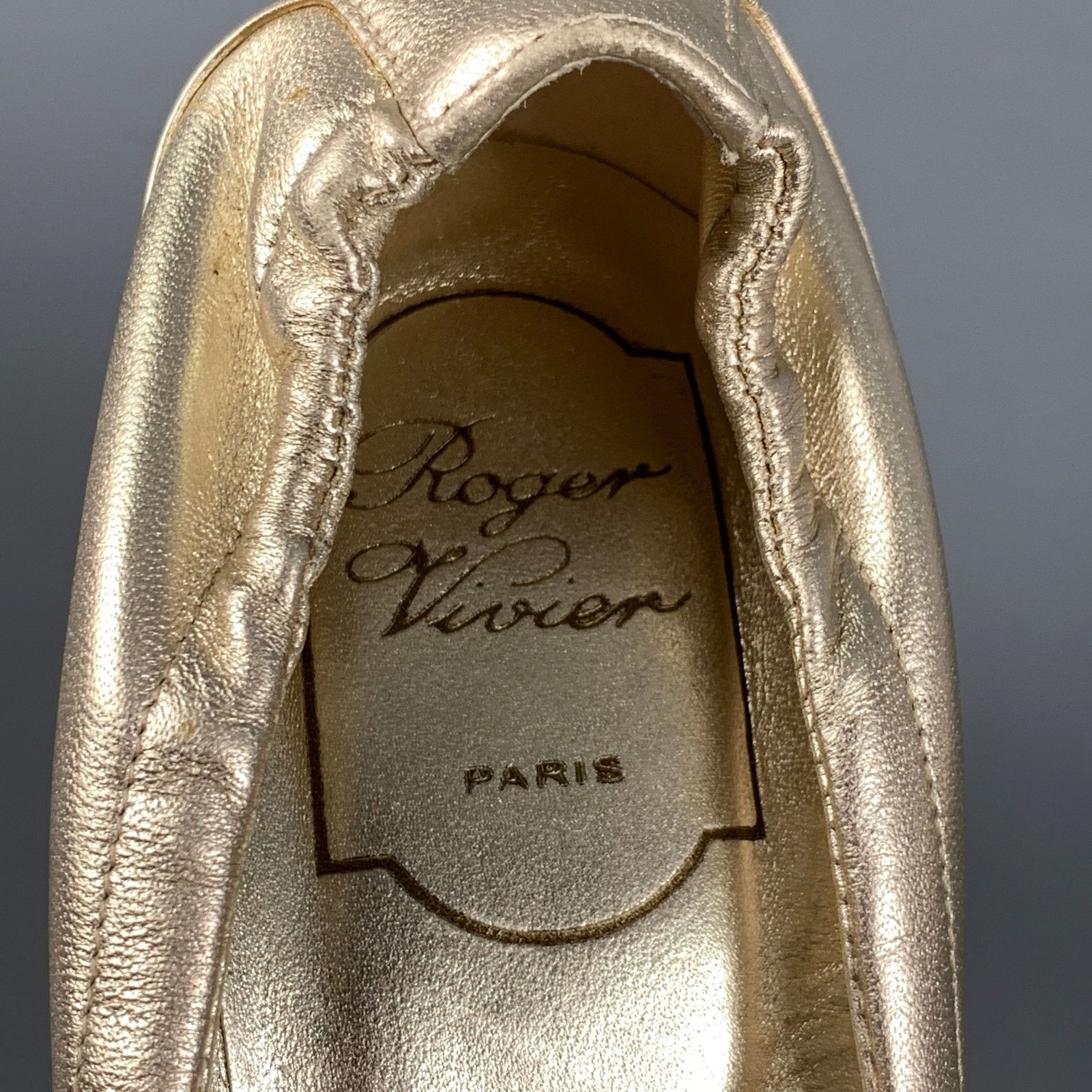 Roger Vivier ROGER VIVIER Size 6 Gold Leather Pumps Size US 6 / IT 36 - 6 Thumbnail