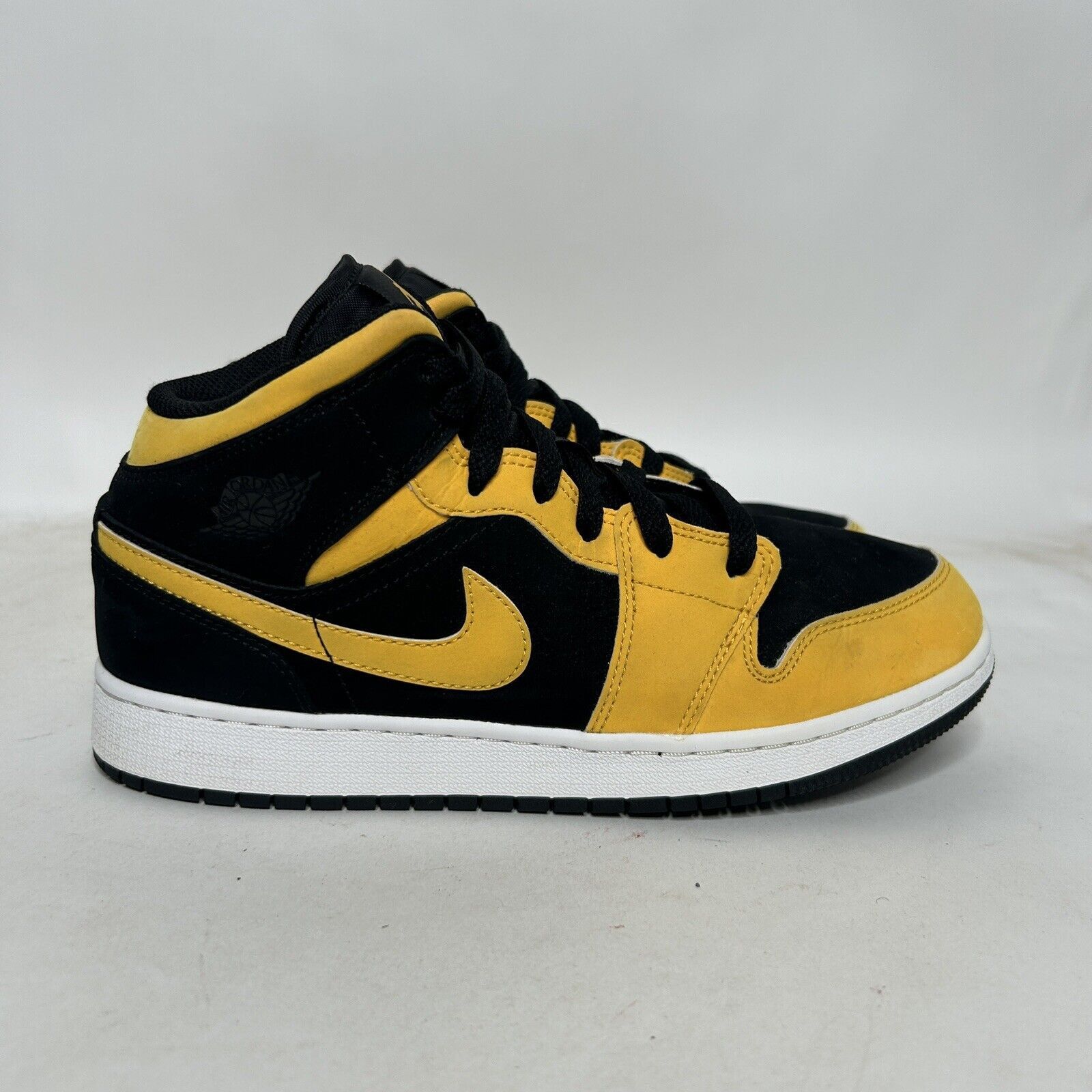 Jordan Brand Nike Shoes Air Jordan 1 Retro Mid GS “Reverse New Love” 2024 Size US 8.5 / IT 38.5 - 4 Thumbnail