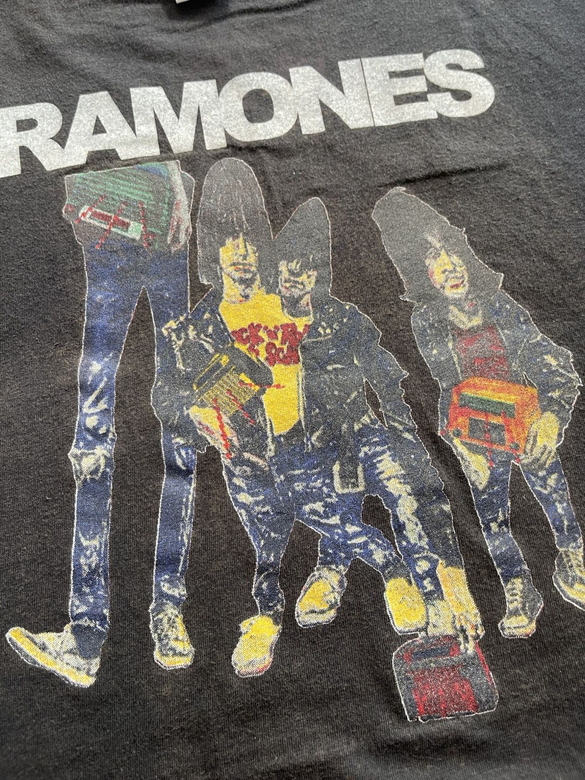Band Tees VINTAGE RAMONES Art Graphic T-Shirt 90s/Y2K Punk Rock Tee Size US M / EU 48-50 / 2 - 6 Thumbnail