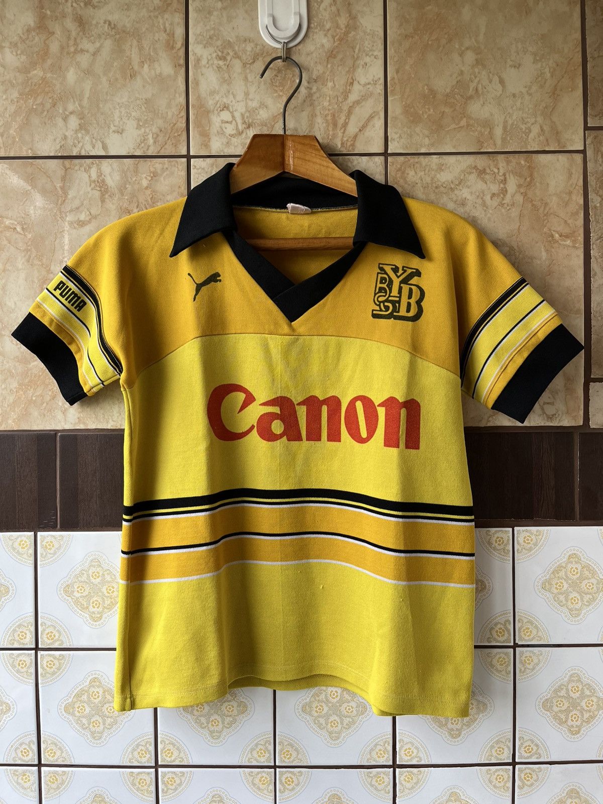 Puma Vintage 1981/1983 Puma Young Boys soccer jersey Size US S / EU 44-46 / 1 - 1 Thumbnail