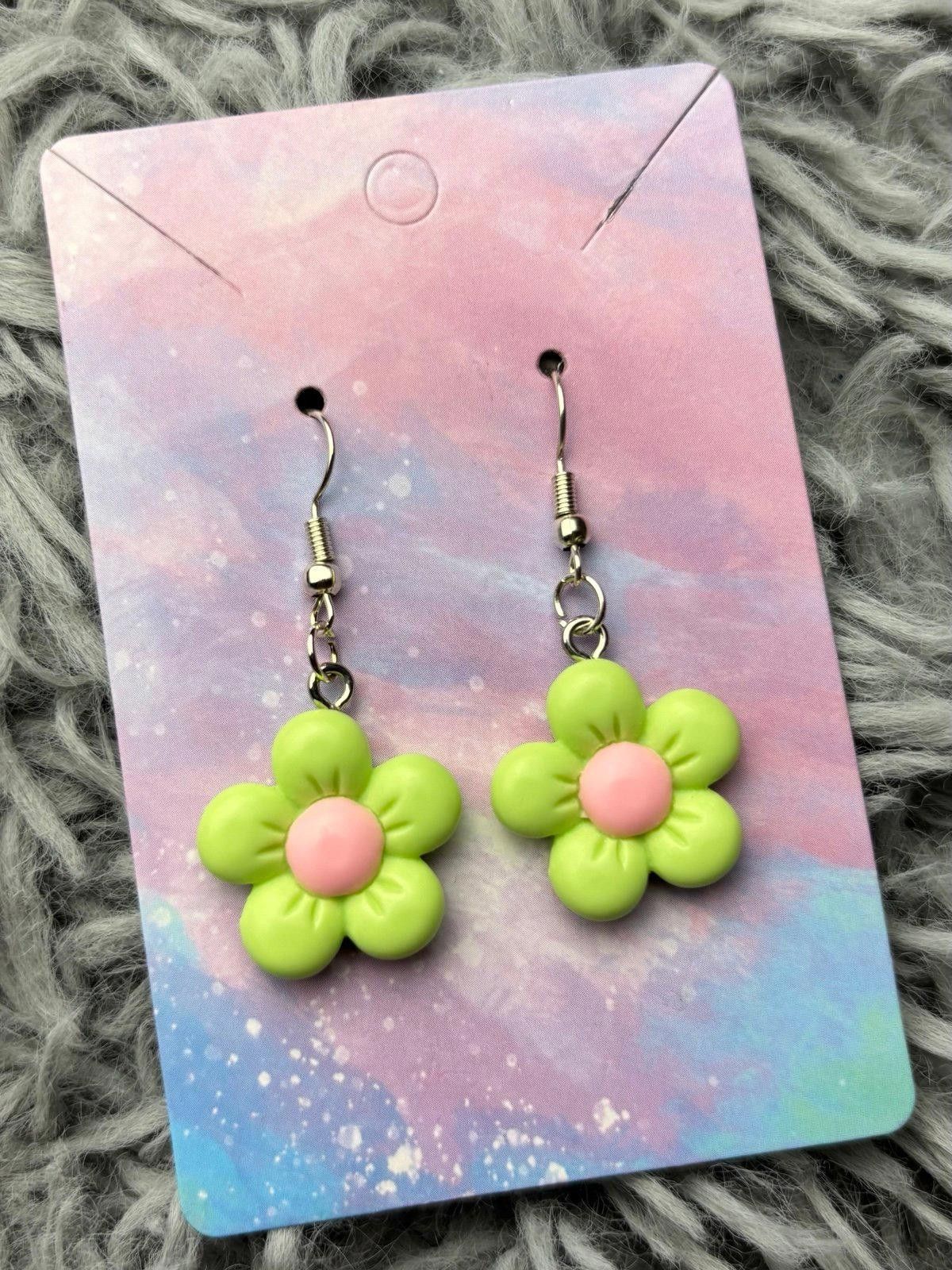 Handmade Green and pink flower earrings Size ONE SIZE - 1 Preview