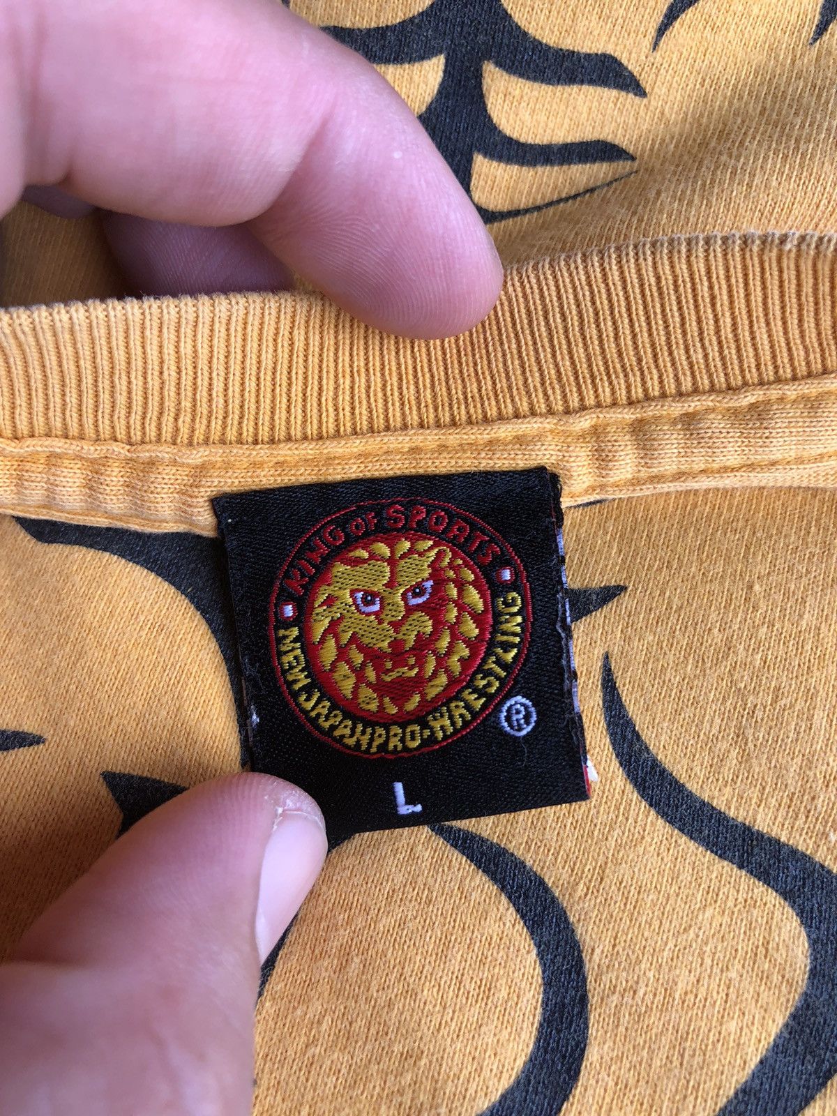 Japanese Brand Vintage Tiger Mask IV New Japan Pro-Wrestling Shirt Tee Size US L / EU 52-54 / 3 - 8 Thumbnail
