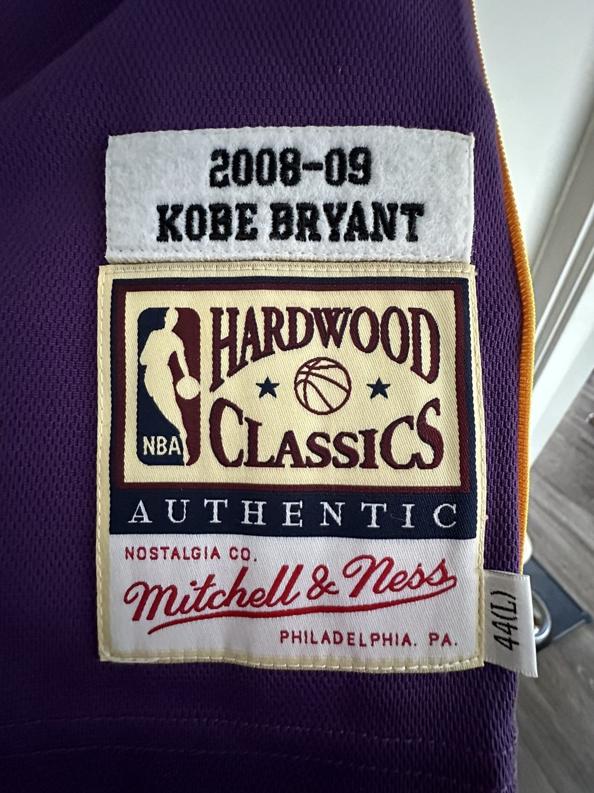 Mitchell & Ness Kobe Bryant Los Angeles Lakers 08-09 Finals Authentic Jersey Size US L / EU 52-54 / 3 - 3 Thumbnail