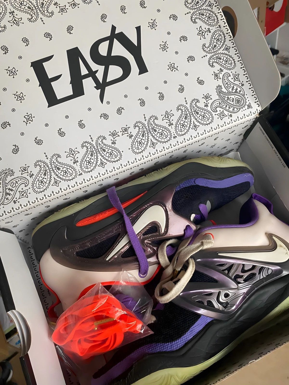 Other NIKE KD 15 'Producer Pack - 9th Wonder' Size US 9.5 / EU 42-43 - 4 Thumbnail