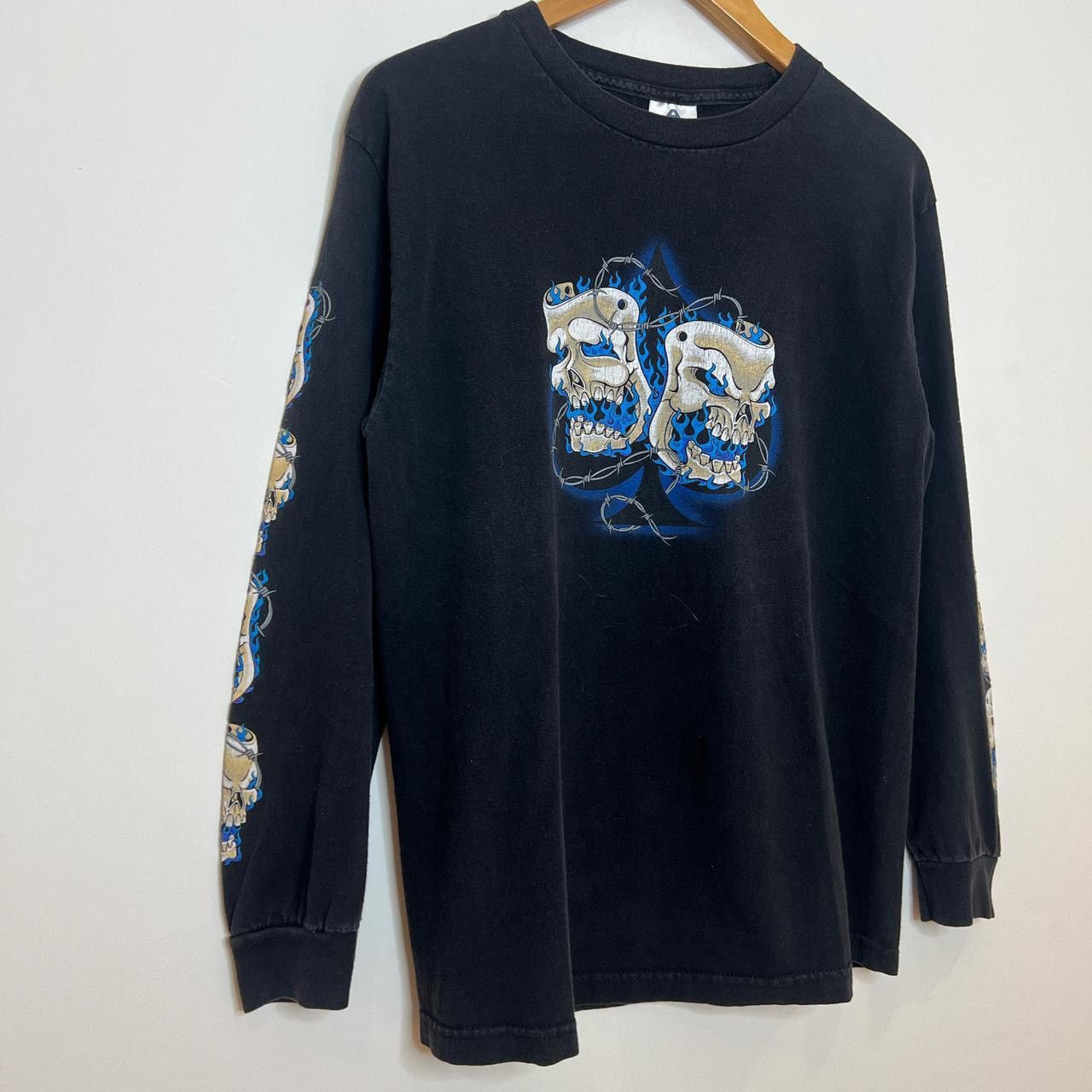 Vintage vintage Y2K skulls and barb wire long sleeve tee shirt Size US M / EU 48-50 / 2 - 2 Thumbnail