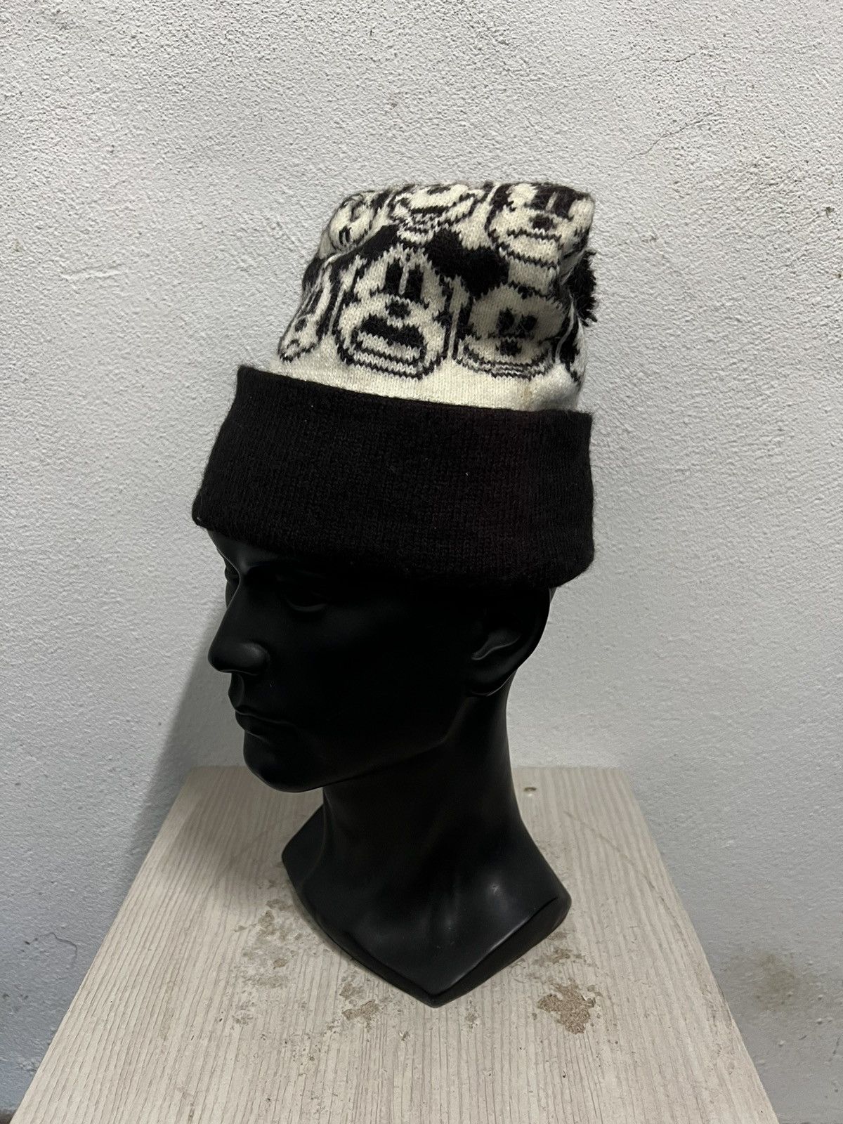 Mickey Mouse Vintage Mickey Mouse Disney Cartoon Cartoon Beanie Hat Size ONE SIZE - 3 Thumbnail