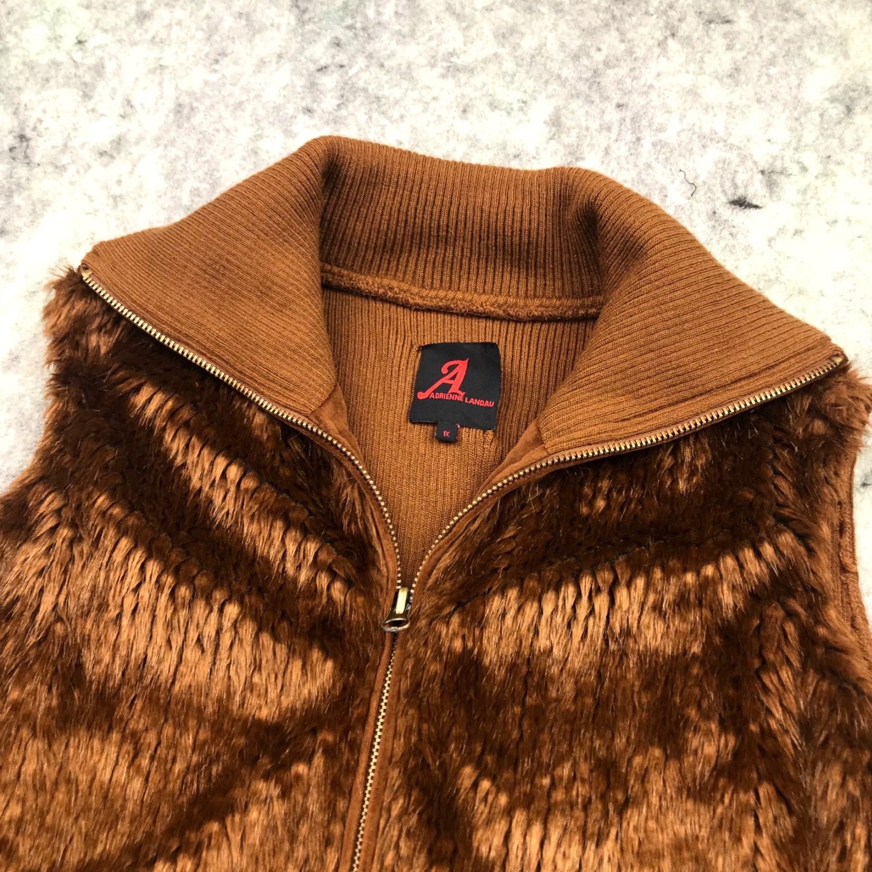 Vintage Adrienne Landau Womens Vest 1X Brown Full Zip High Collar Faux Fur Lined Knit Zip Vest 1X Womens Brown Adrienne Landau Vest Size XL / US 12-14 / IT 48-50 - 3 Thumbnail