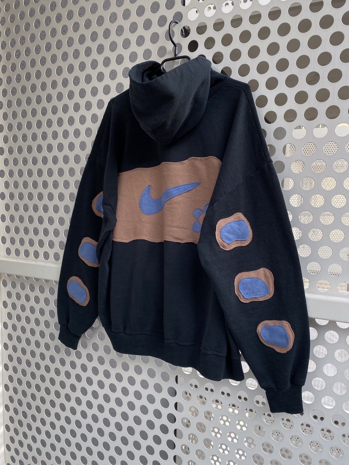 Nike × Vintage Vintage Nike Custom Skelet Center Swoosh Oversize Hoodie Y2K Size US XL / EU 56 / 4 - 2 Thumbnail