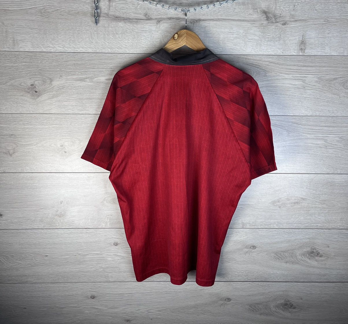 Umbro Men's vintage soccer jersey Umbro Manchester United size L Size US L / EU 52-54 / 3 - 14 Thumbnail