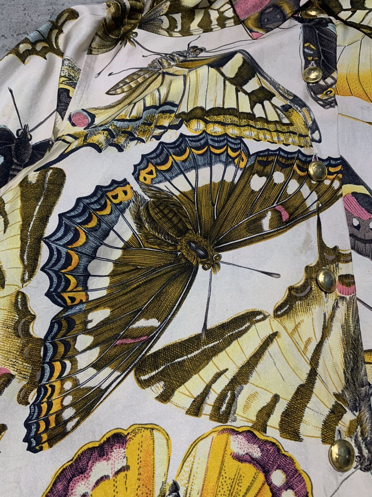 Gucci Spring/Summer 1992 Gucci butterfly print silk shirt Size S / US 4 / IT 40 - 3 Thumbnail