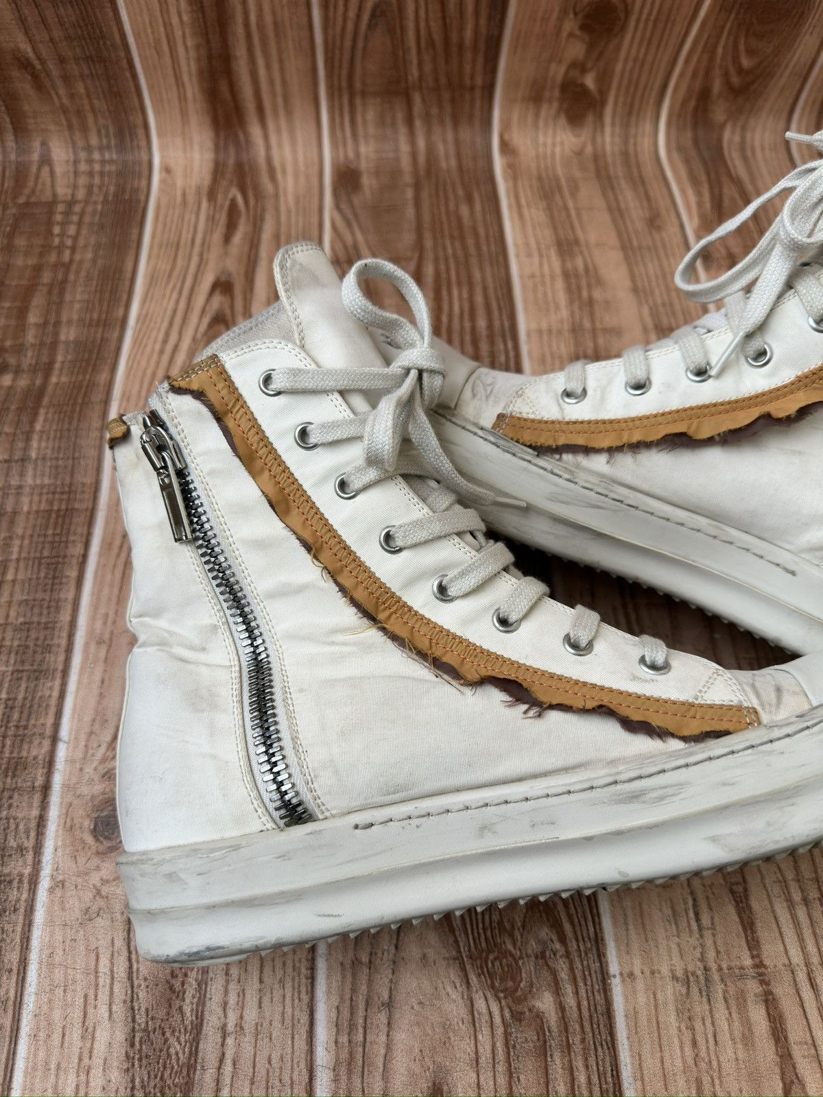 Rick Owens RARE* Rick Owens DRKSHDW Sneaks CHALK WHITE Hightop Sneaks Size US 8.5 / EU 41-42 - 12 Thumbnail
