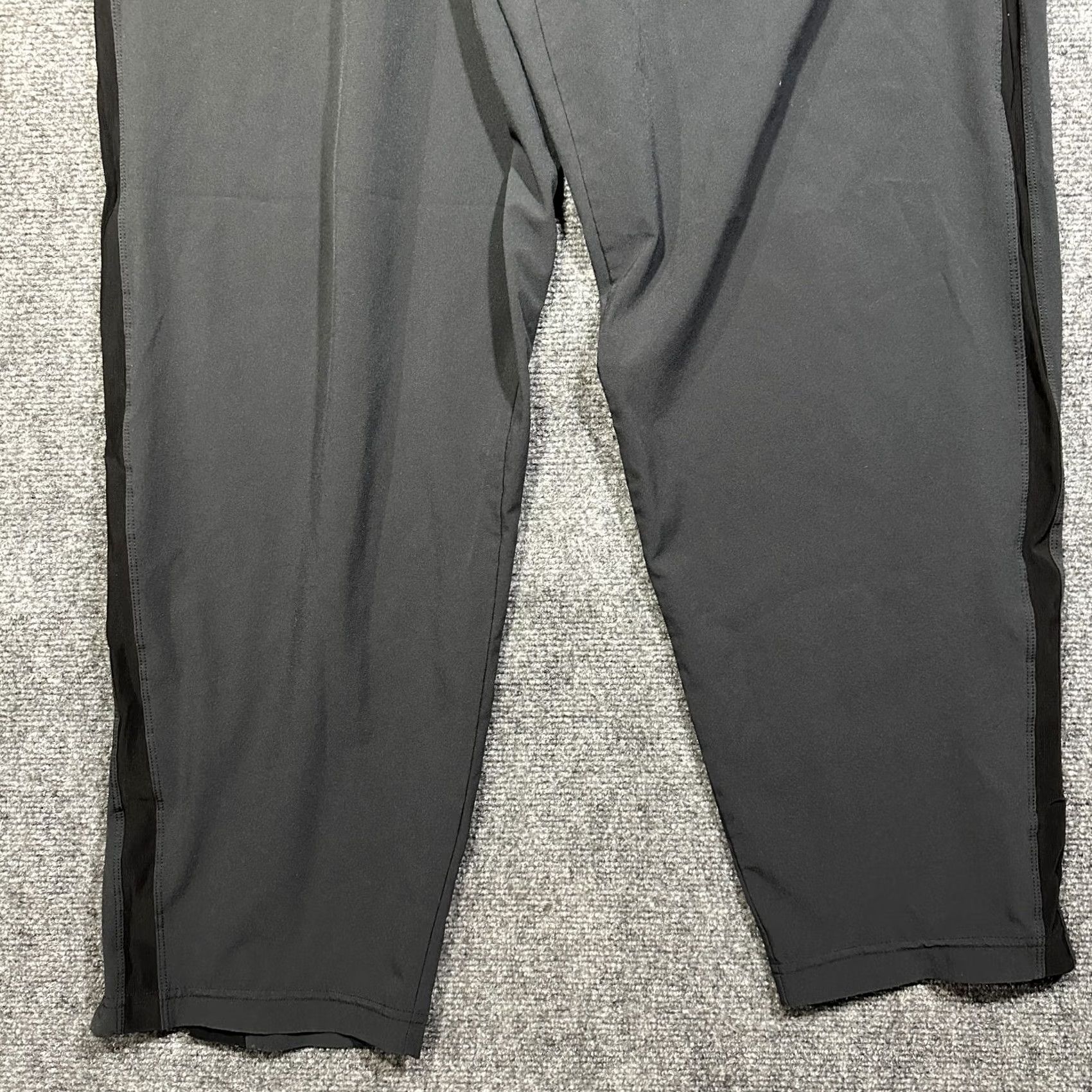 Nike Nike Track Pants Womens Large Black Zip Pockets Zip Ankles Elastic Tie Waist Regular Fit 30 Inseam Pockets Logo Fashion Activewear Shoes? Size 36" / US 14 / IT 50 - 2 Thumbnail