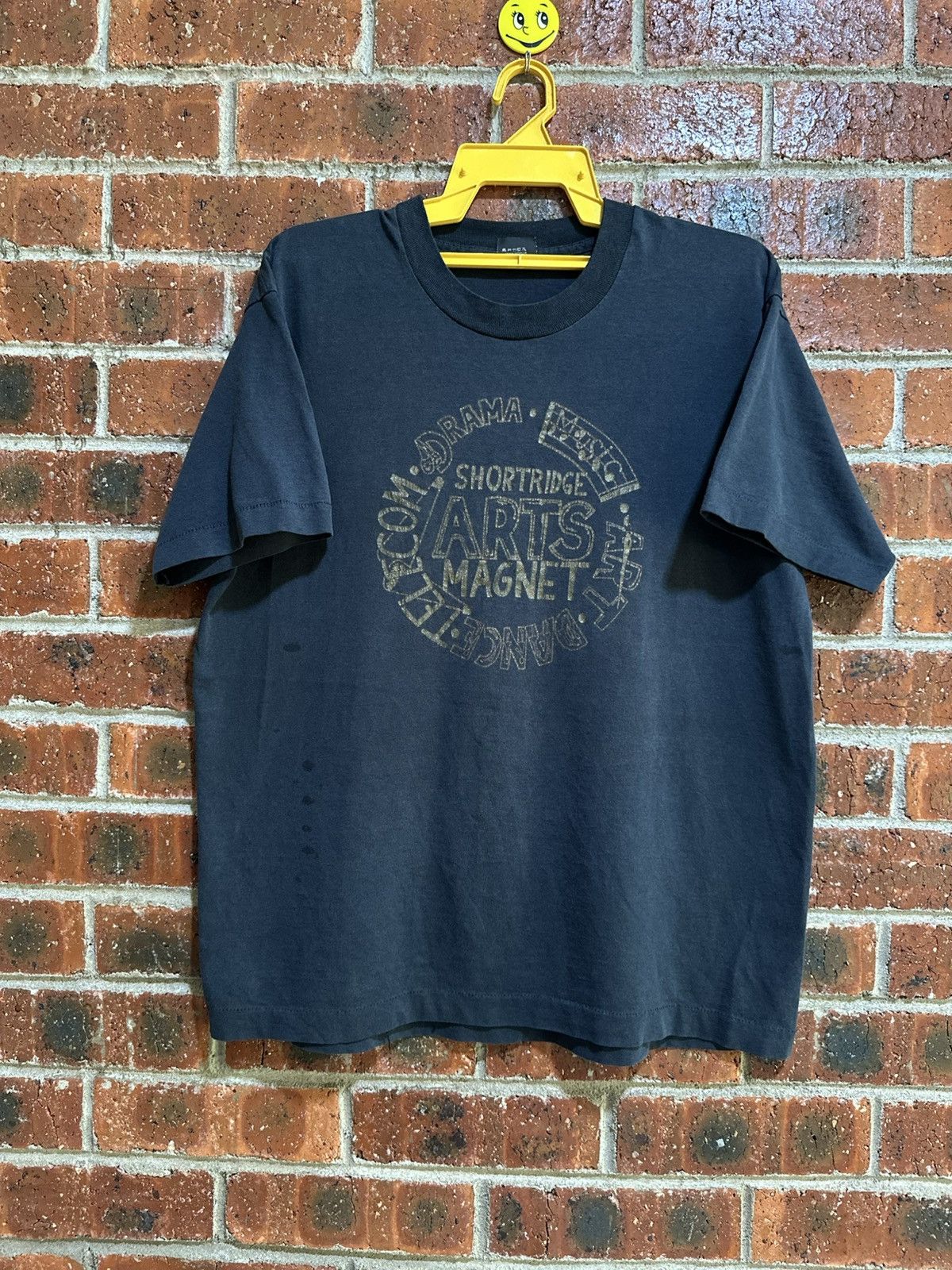 Vintage Vintage 90s Short Ridge Art Magnet Single Stitch Faded Tee Size US XL / EU 56 / 4 - 1 Thumbnail