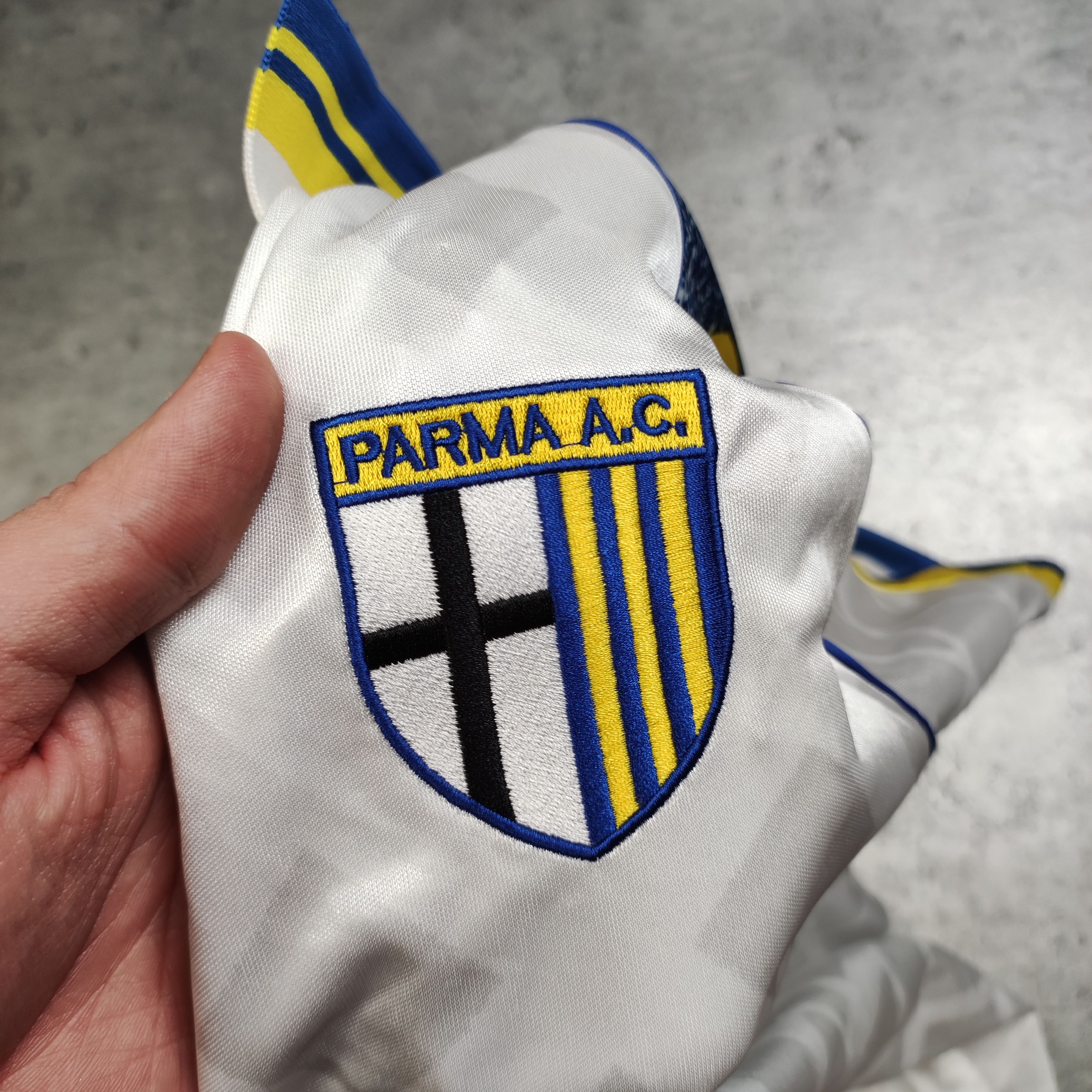Vintage Vintage RARE 1995 Home Parma FC #11 Crespo Football Kit Size US XL / EU 56 / 4 - 6 Thumbnail