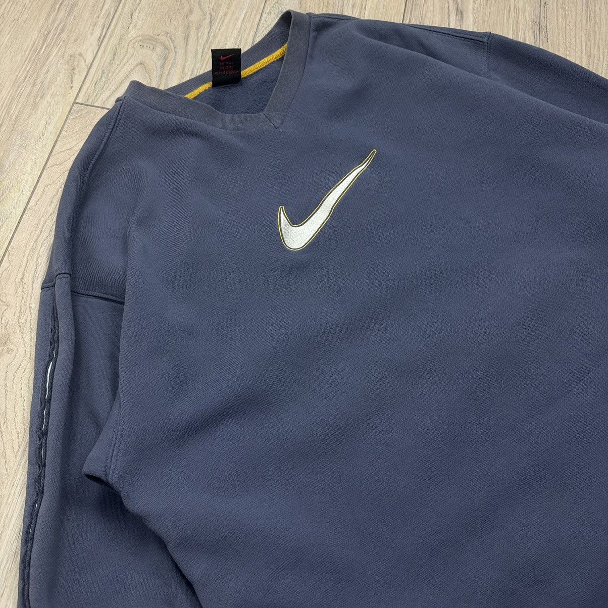Nike Vintage Nike Y2K Drill Big Swoosh Pale Purple Crewneck Size US L / EU 52-54 / 3 - 9 Thumbnail