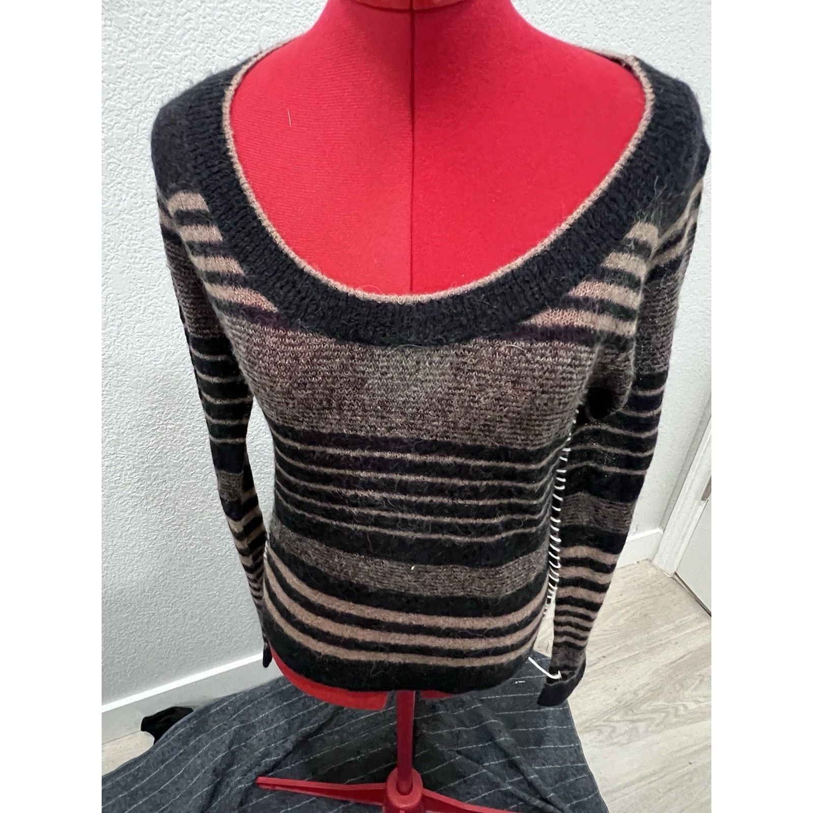 Acne Studios Acne StudiosBlack and Brown Striped ScoopNeck Crewneck Size M / US 6-8 / IT 42-44 - 4 Thumbnail