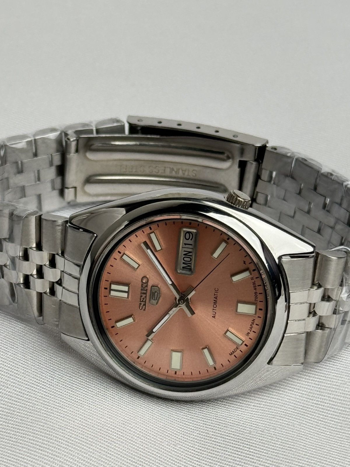 Seiko Seiko 5 7009-Japan Auto |salmon Dial | Day & Date Size 36 - 15 Thumbnail