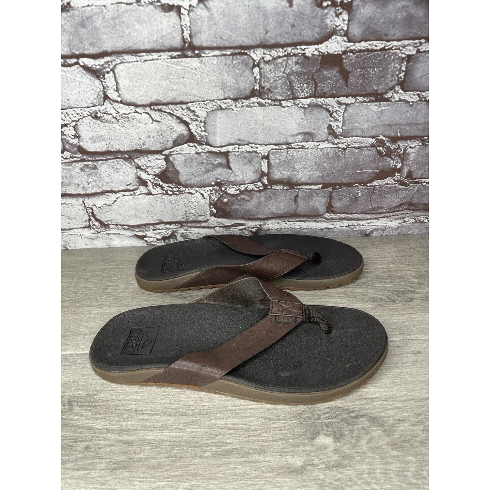 REEF Reef Brown Leather Casual Beach Flip Flops Thong Sandals Men Size US 9 / EU 42 - 8 Thumbnail