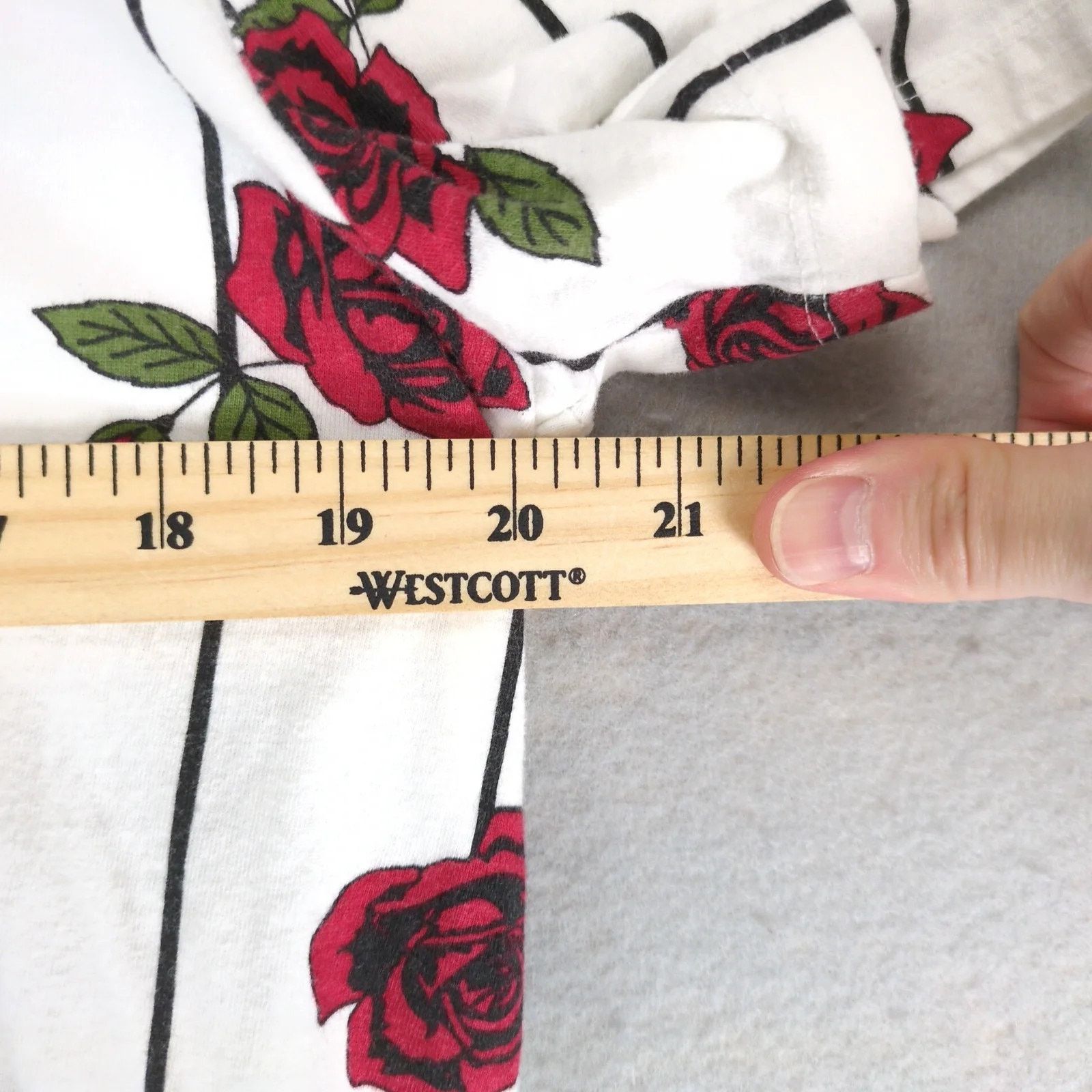 Knickerbocker Mfg Co Knickerbocker Striped Red Roses T-Shirt Women's L Short Slv Size L / US 10 / IT 46 - 5 Thumbnail