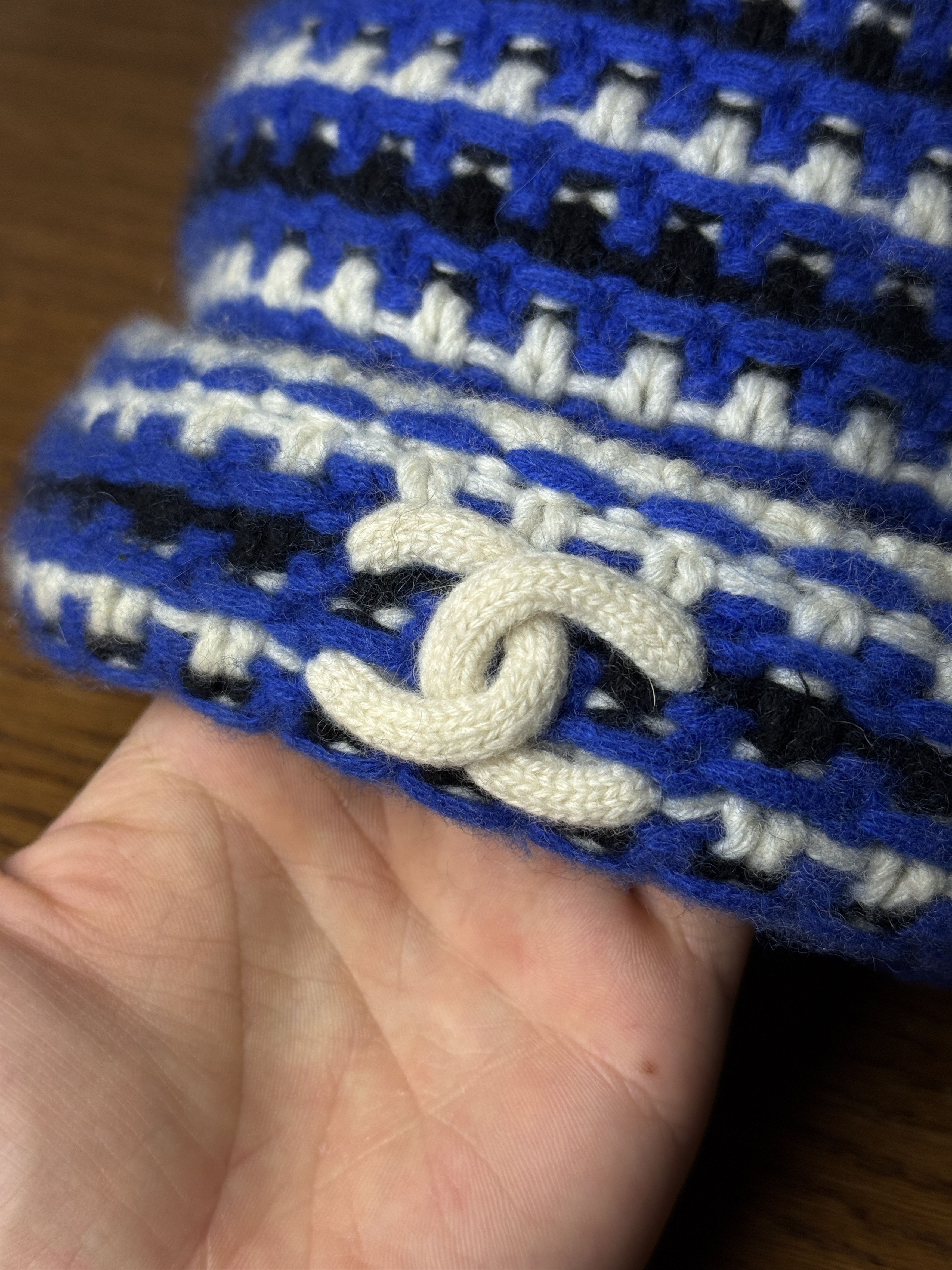 Chanel Chanel CC cashmere pom pom beanie Size ONE SIZE - 2 Thumbnail