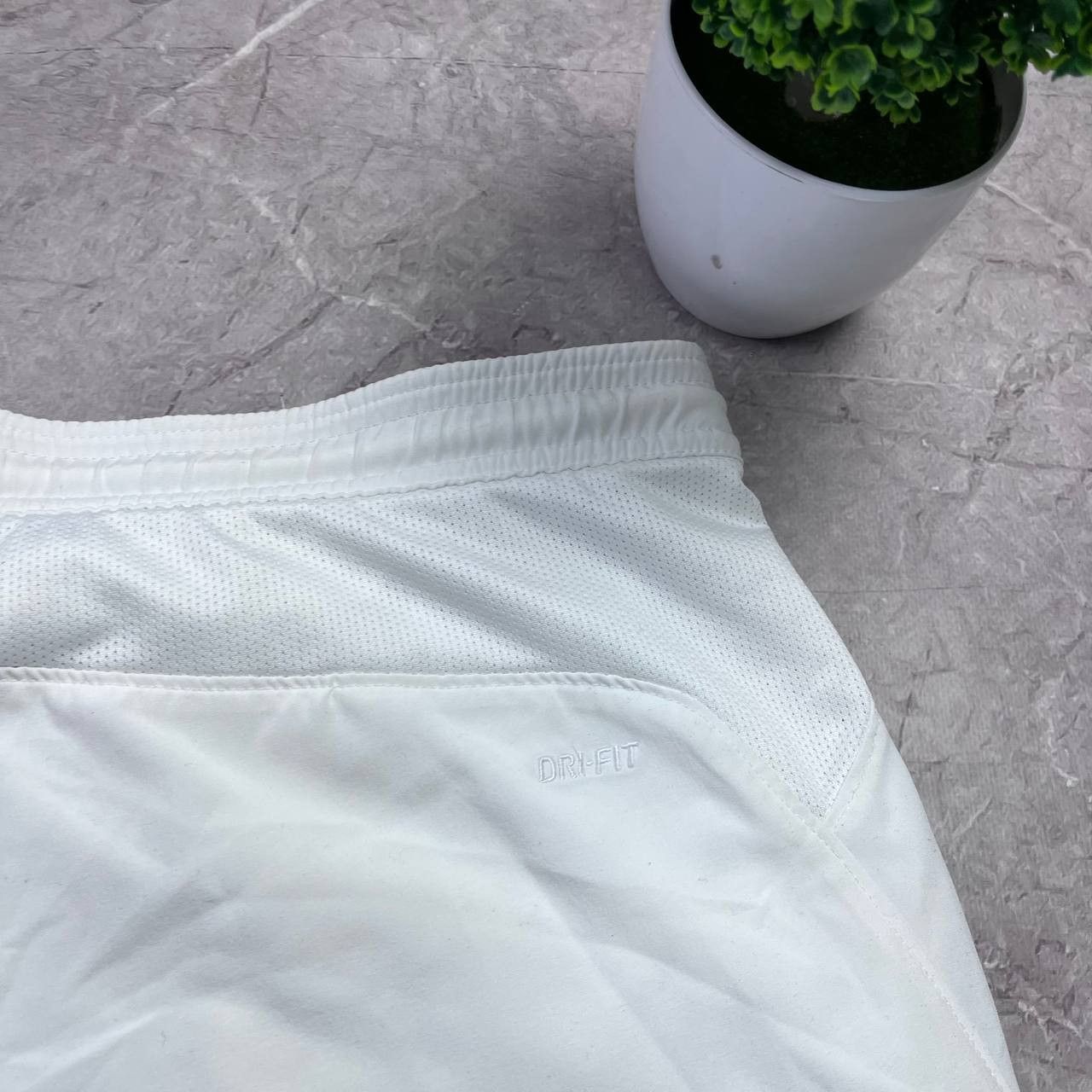 Nike Vintage White Nike Dri-Fit Court Vision Mens Shorts Size XL Size US 33 - 11 Thumbnail