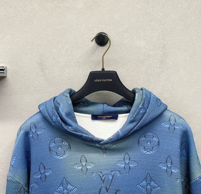 Louis Vuitton Louis Vuitton Blue gradient full-print logo sweatshirt Size US M / EU 48-50 / 2 - 4 Thumbnail