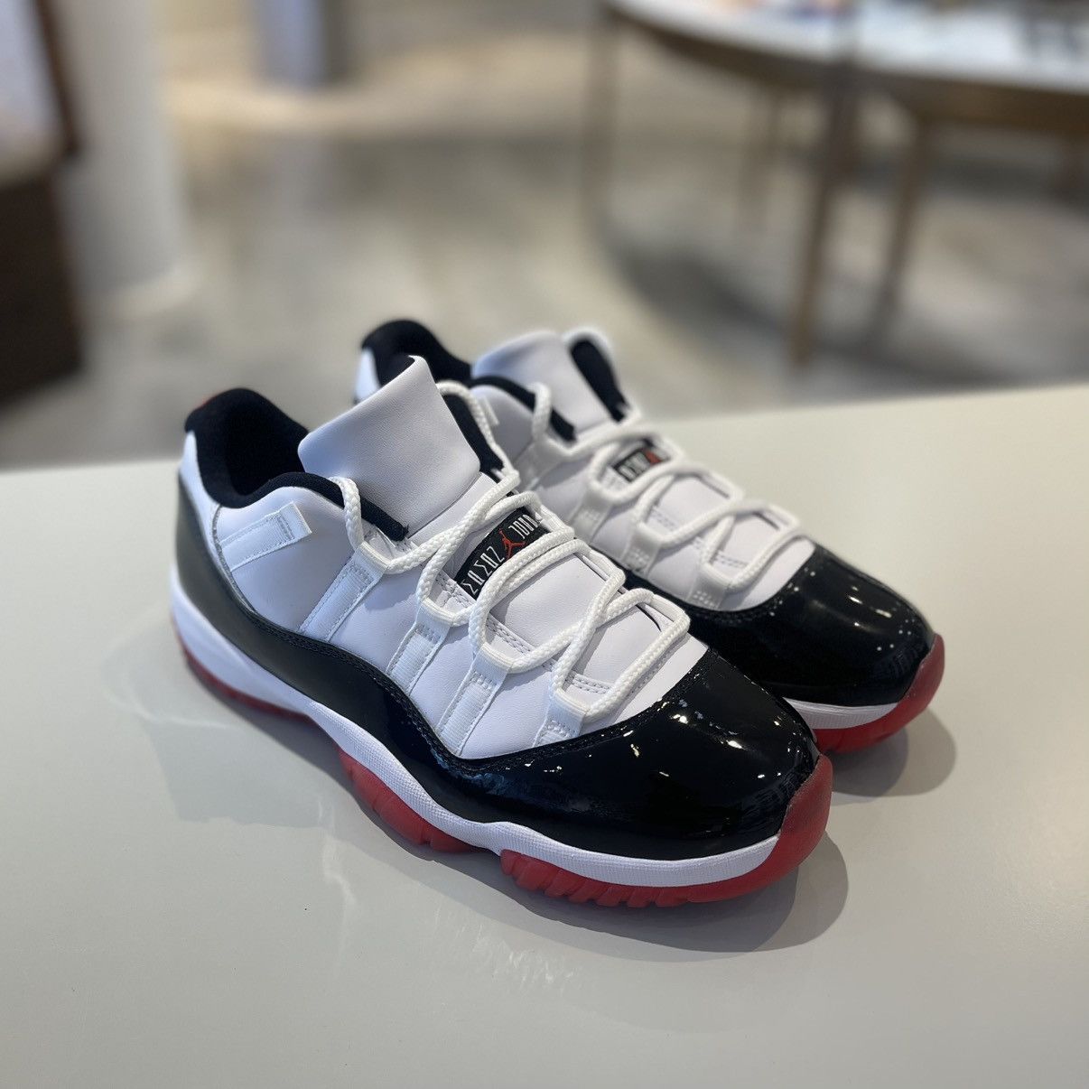Nike Air Jordan 11 Retro Low Concord Bred Size US 8.5 / EU 41-42 - 3 Thumbnail