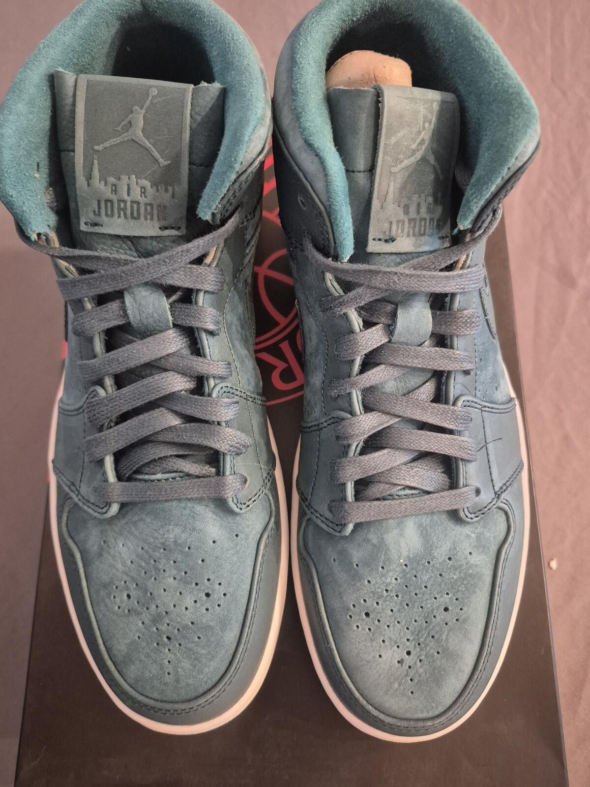 Jordan Brand Air Jordan 1 Mid Noveau Size 10.5 M Size US 10.5 / EU 43-44 - 5 Thumbnail