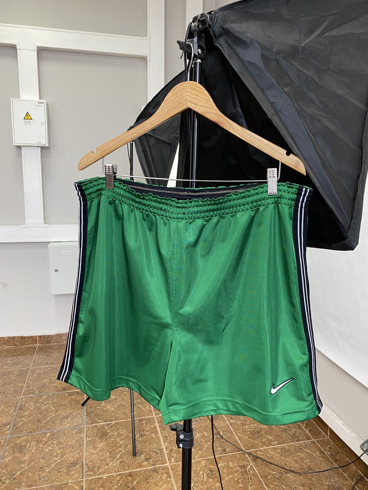 Nike 🇺🇸 Vintage 90s Nike Shorts Y2K Rare Retro Hype Size US 34 / EU 50 - 1 Thumbnail