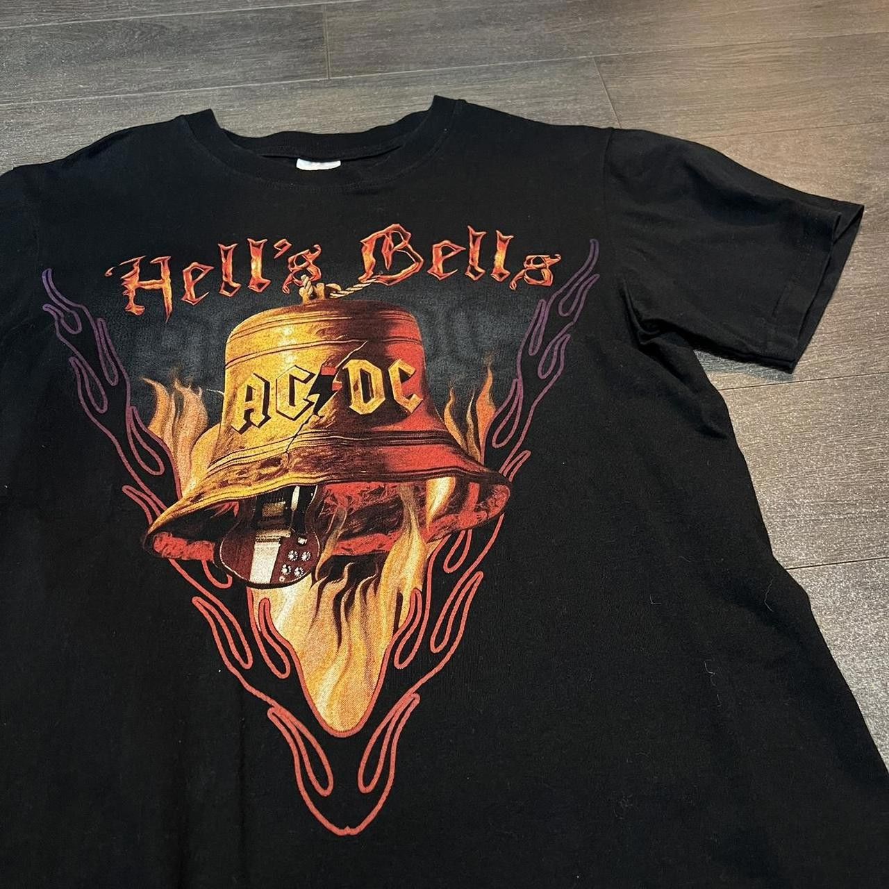 Designer Vintage Acdc Hells Bells T Shirt 00s Medium Size US M / EU 48-50 / 2 - 1 Thumbnail