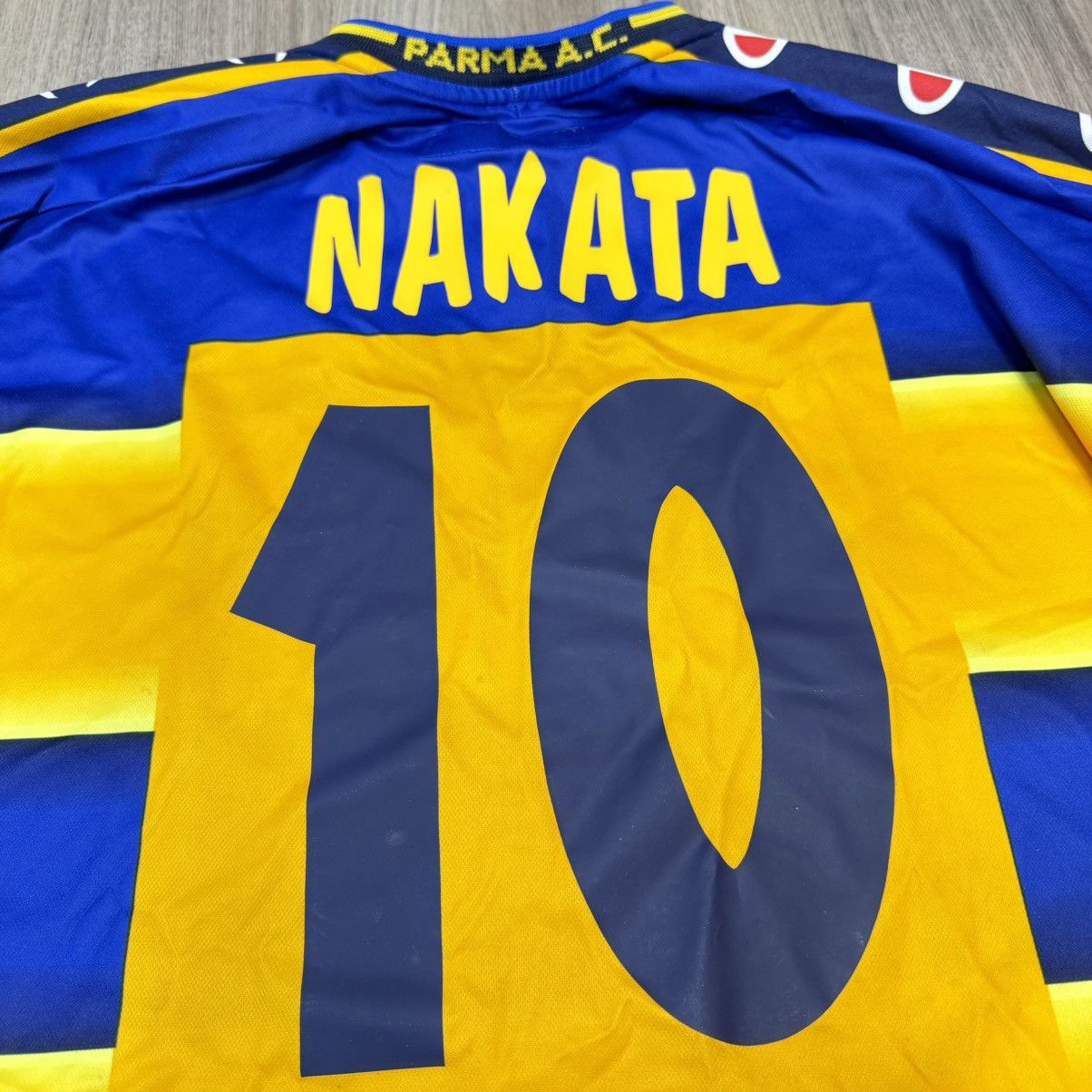 Champion Parma 02/03 home shirt #10 Nakata Size US L / EU 52-54 / 3 - 6 Thumbnail